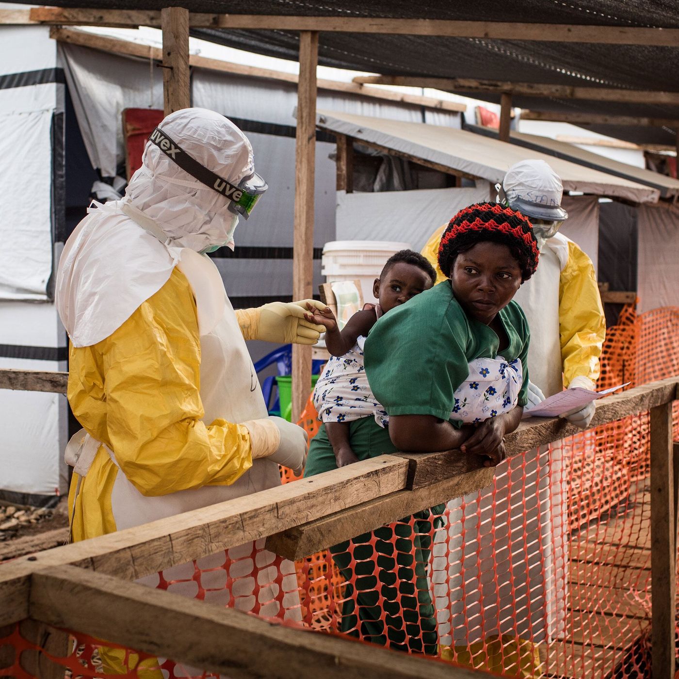 Na luta contra ebola, Uganda recebe centro operacional para conter o surto episode artwork