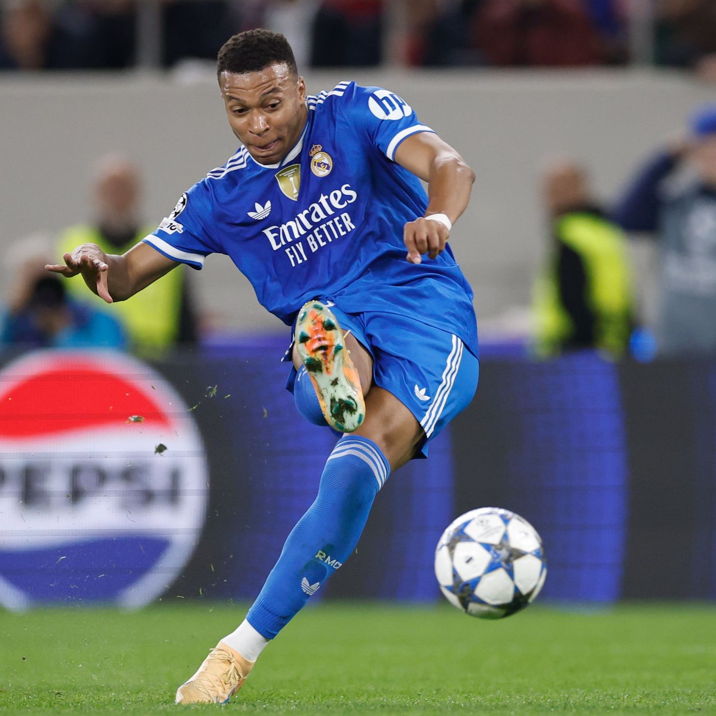 El Sanedrín | La mejor versión de Mbappé, una espada de doble filo para el Real Madrid: "Más vale que lo metan en una urna, porque como se r episode artwork