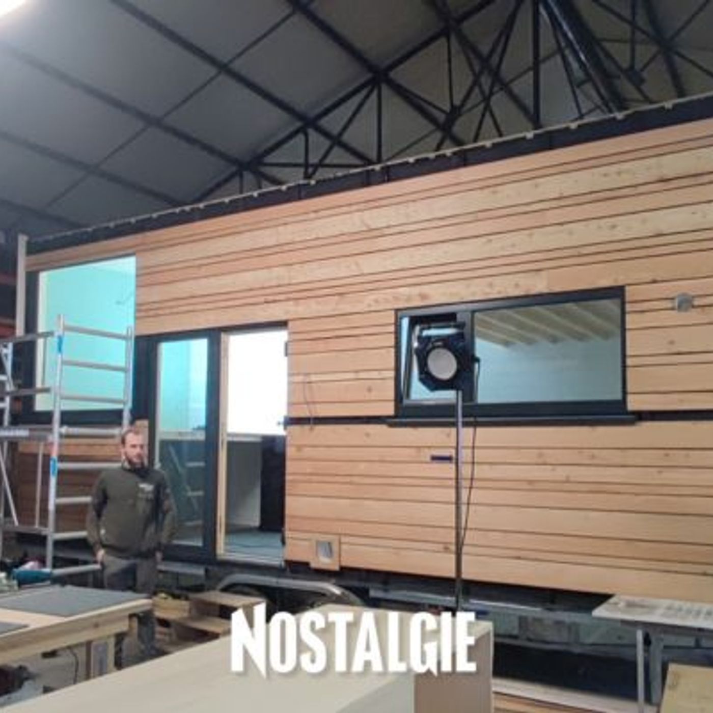 Chez Hellow.coop, on fabrique des tiny houses mais aussi des mini maisons episode artwork