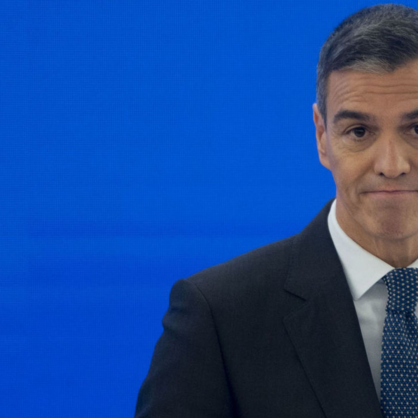Las Noticias de la Mañana: Sánchez pasa de llamar a Meloni "ola reaccionaria" a ceder ante ella