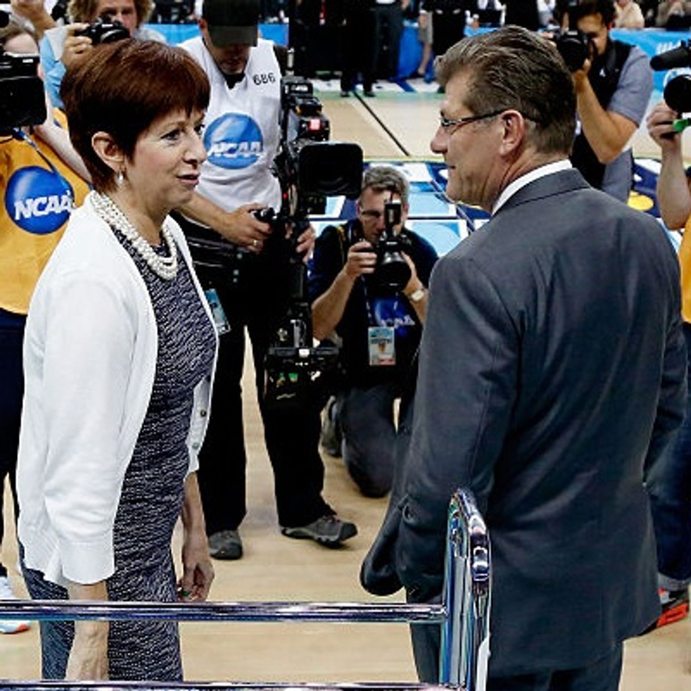 Muffet McGraw Vs. Coach Geno and Covid NCAA News! episode artwork
