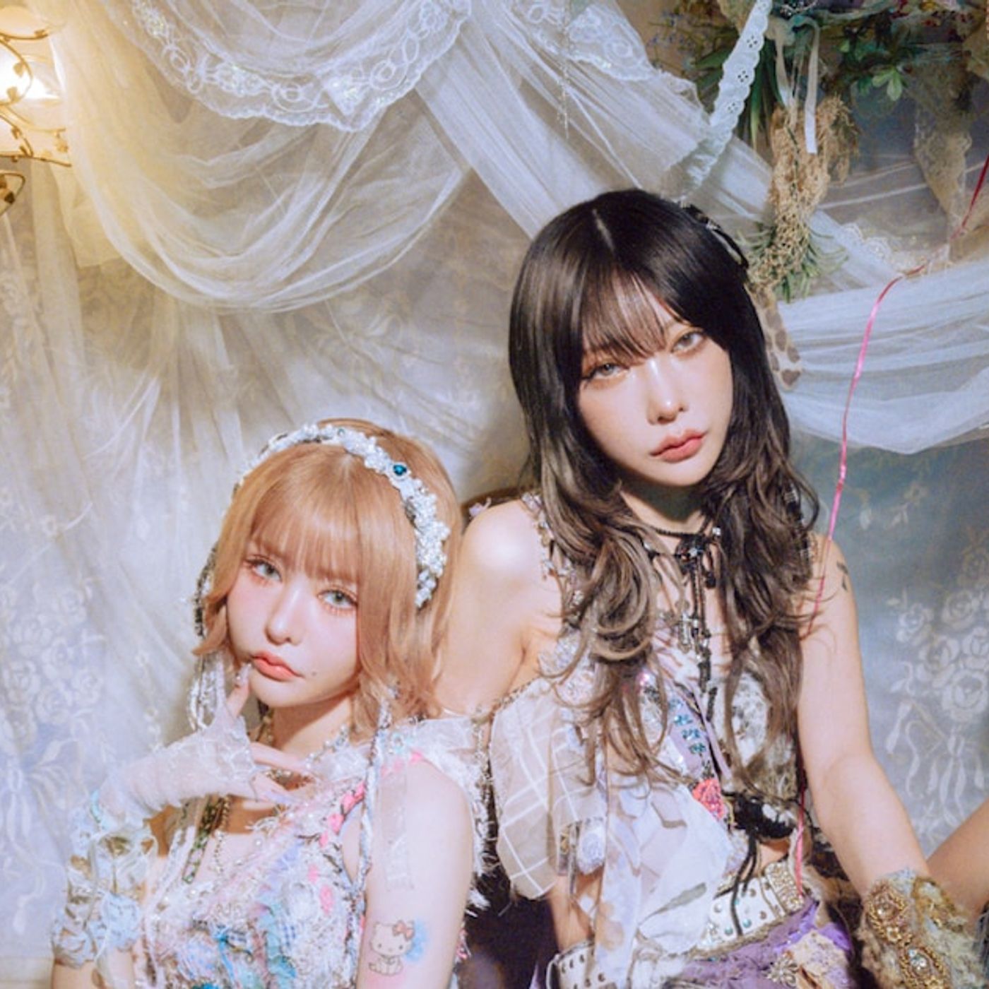 戦慄かなの×かてぃ＝悪魔のキッス、新曲「ERA」は4s4kiとNew Kが制作（動画あり） - 音楽ナタリー episode artwork