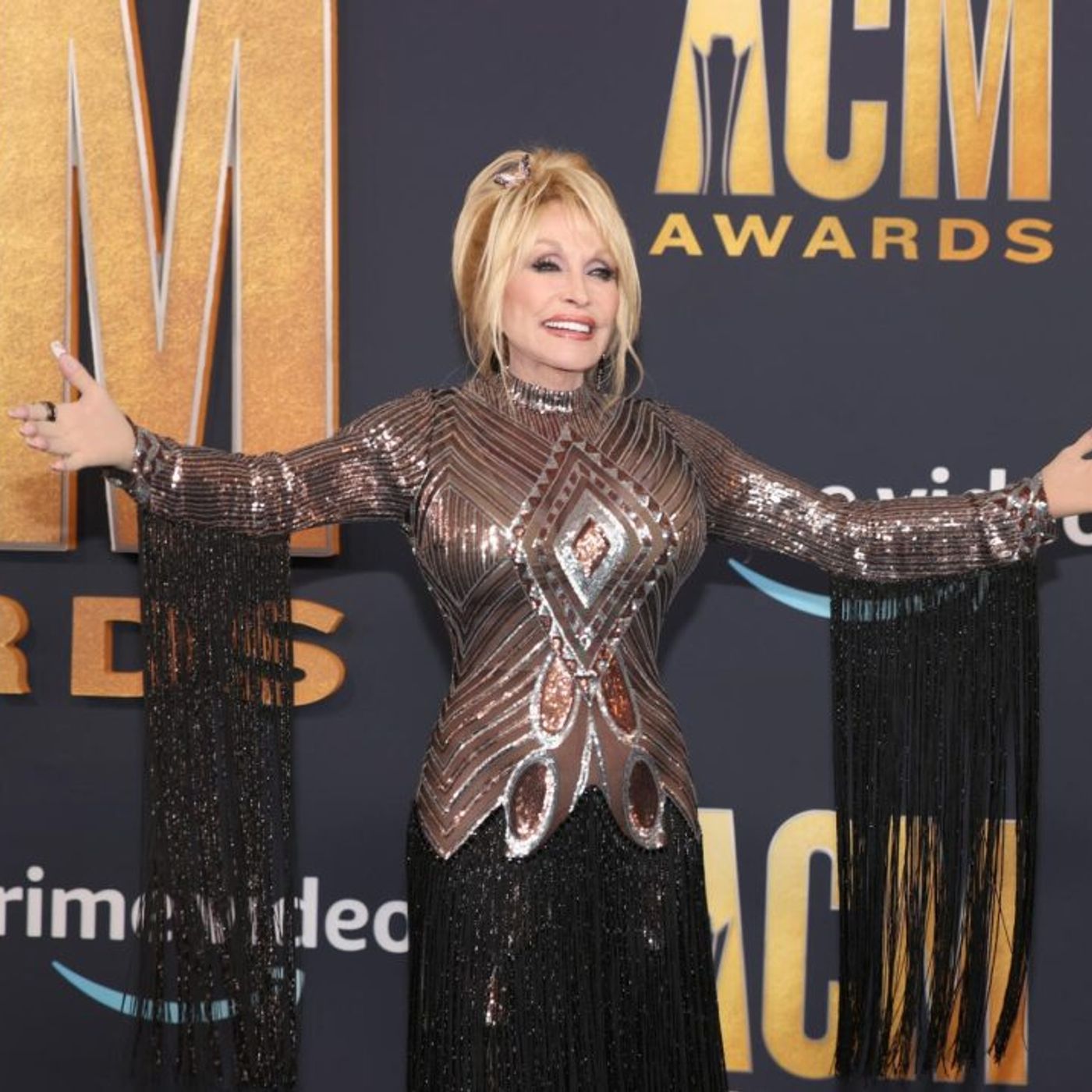 Dolly Parton’s Star on Hollywood Walk of Fame Is Vandalized, Will be Replaced