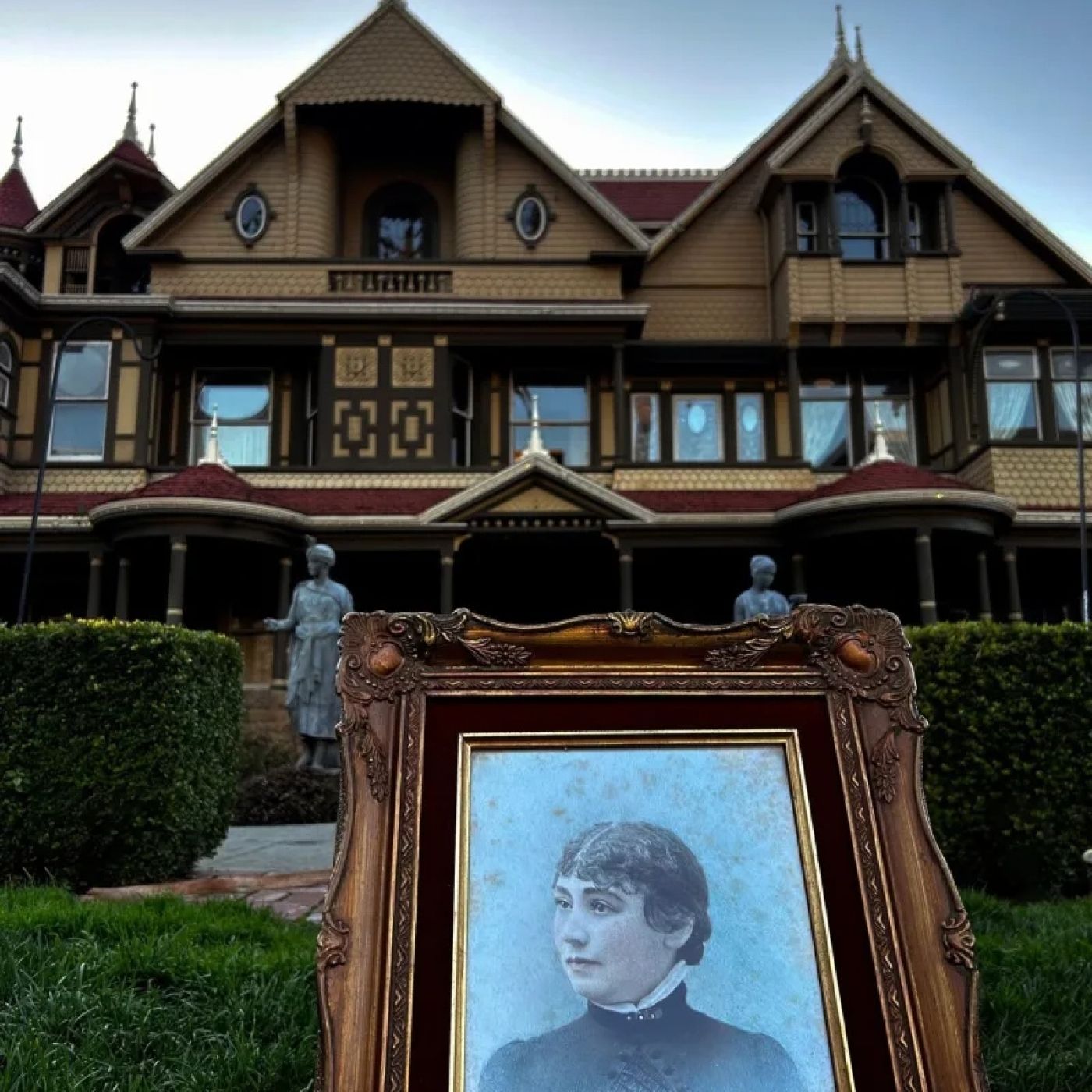 Voces del Misterio EXPRESS: Misterios y fantasmas de la Mansión Winchester, la casa más encantada del mundo episode artwork