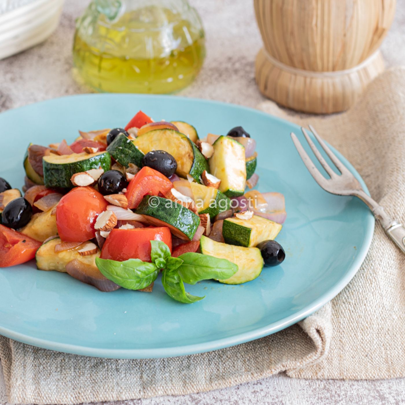 Caponata di zucchine in padella con pomodorini e olive episode artwork