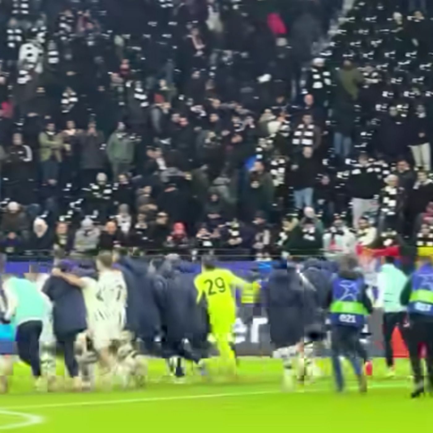 Champions: beffa Inter a Madrid, Dea corsara a Francoforte