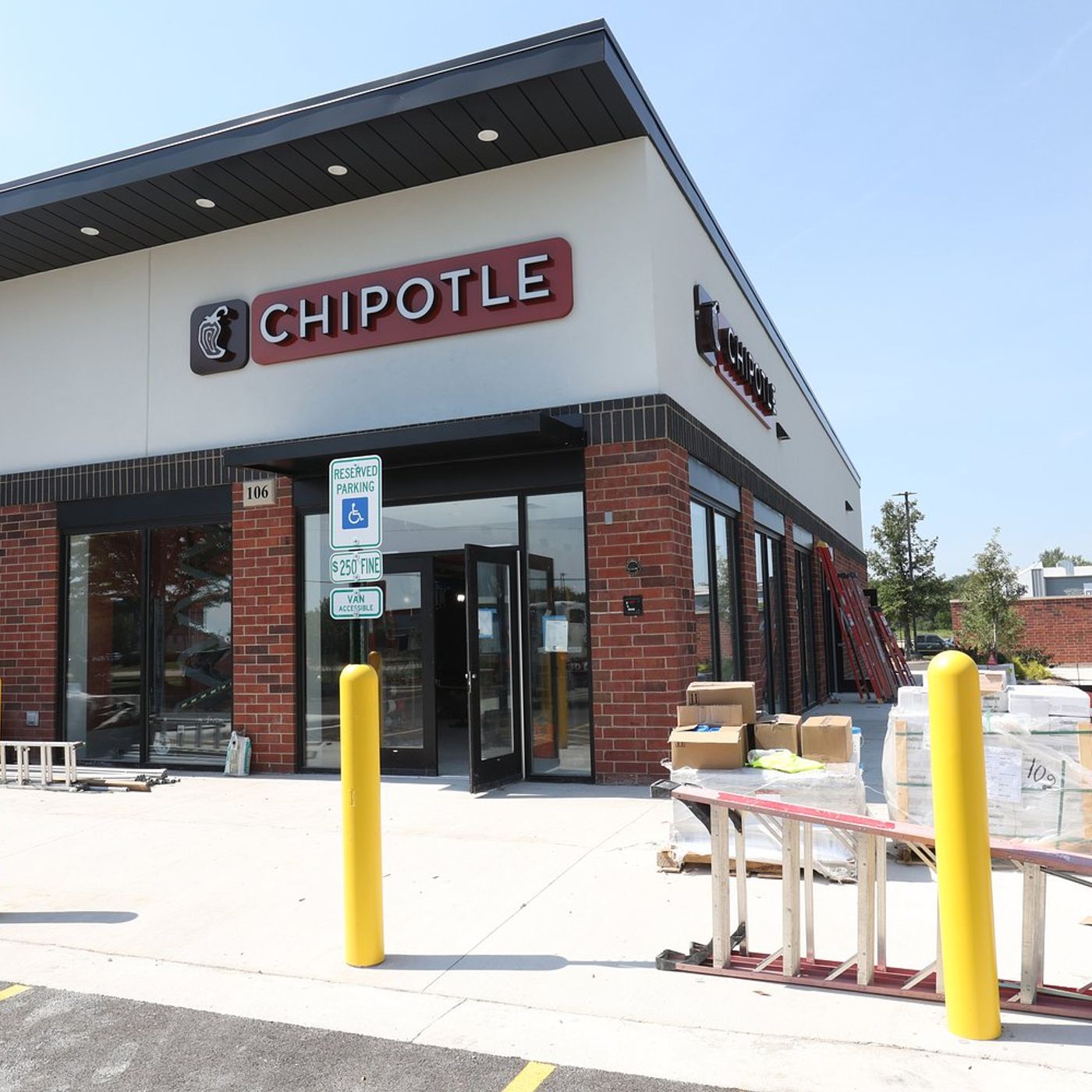 Chipotle Mexican Grill nears opening in Ottawa episode artwork