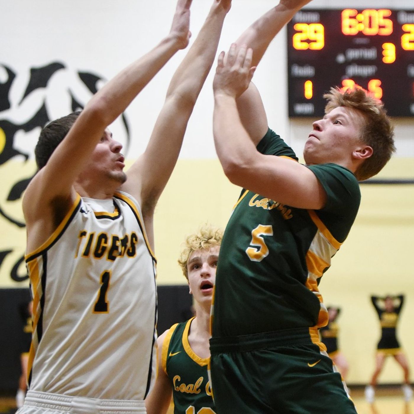 Coal City pulls away late at Herscher to end Illinois Central Eight skid episode artwork