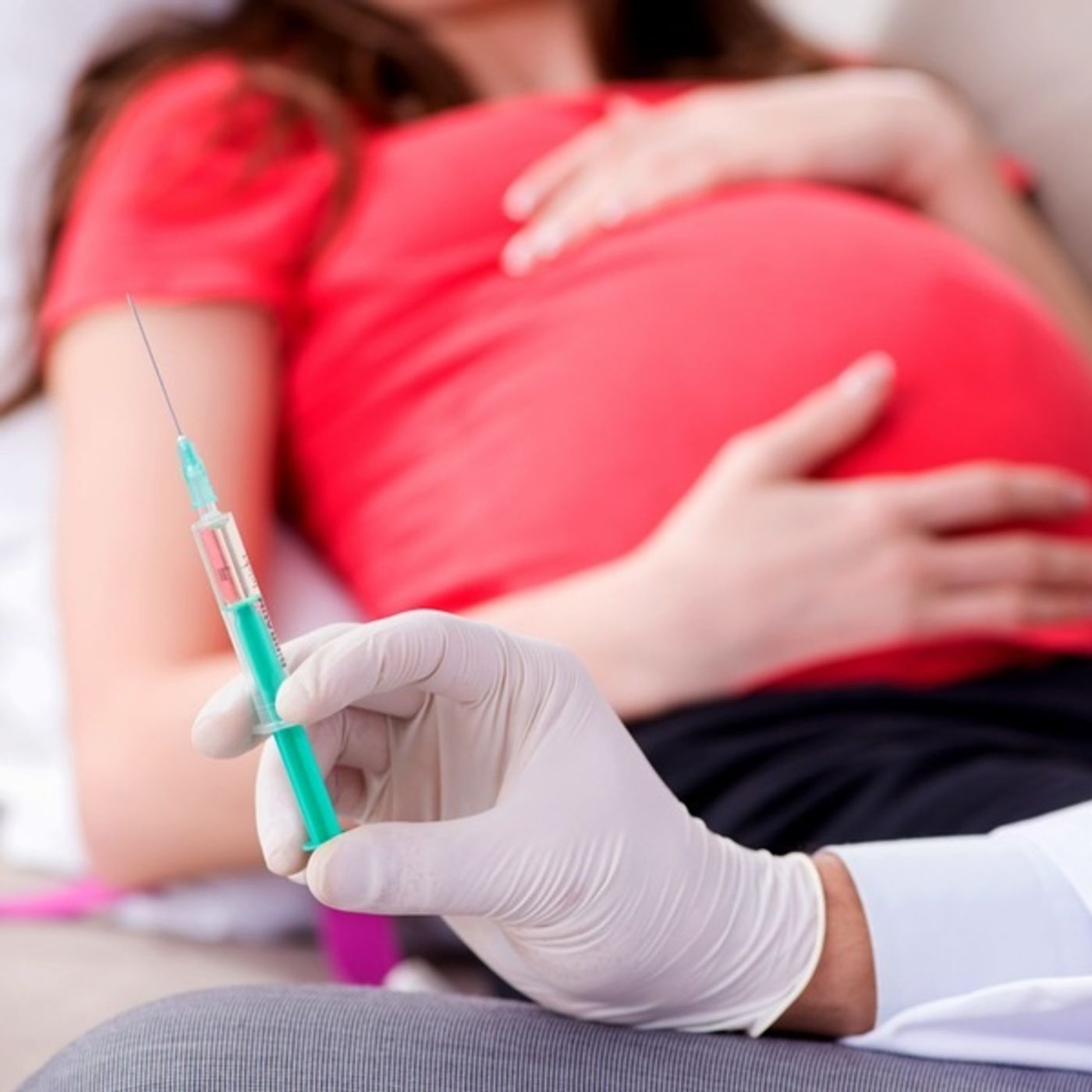 Il vaccino alle donne in gravidanza ha triplicato gli aborti "spontanei"