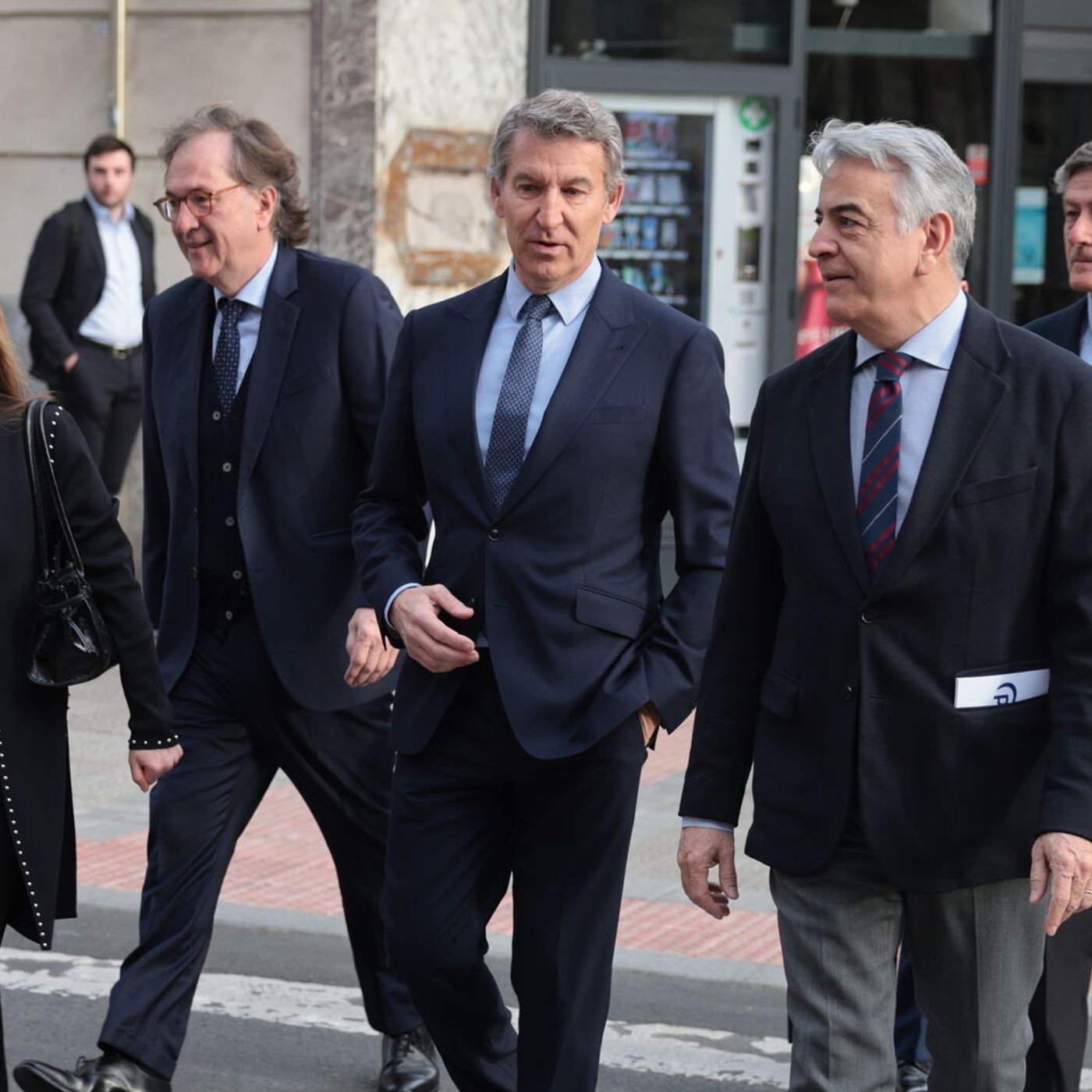 Tertulia de La Trinchera: Feijoo marca la agenda política con su denuncia del absentismo