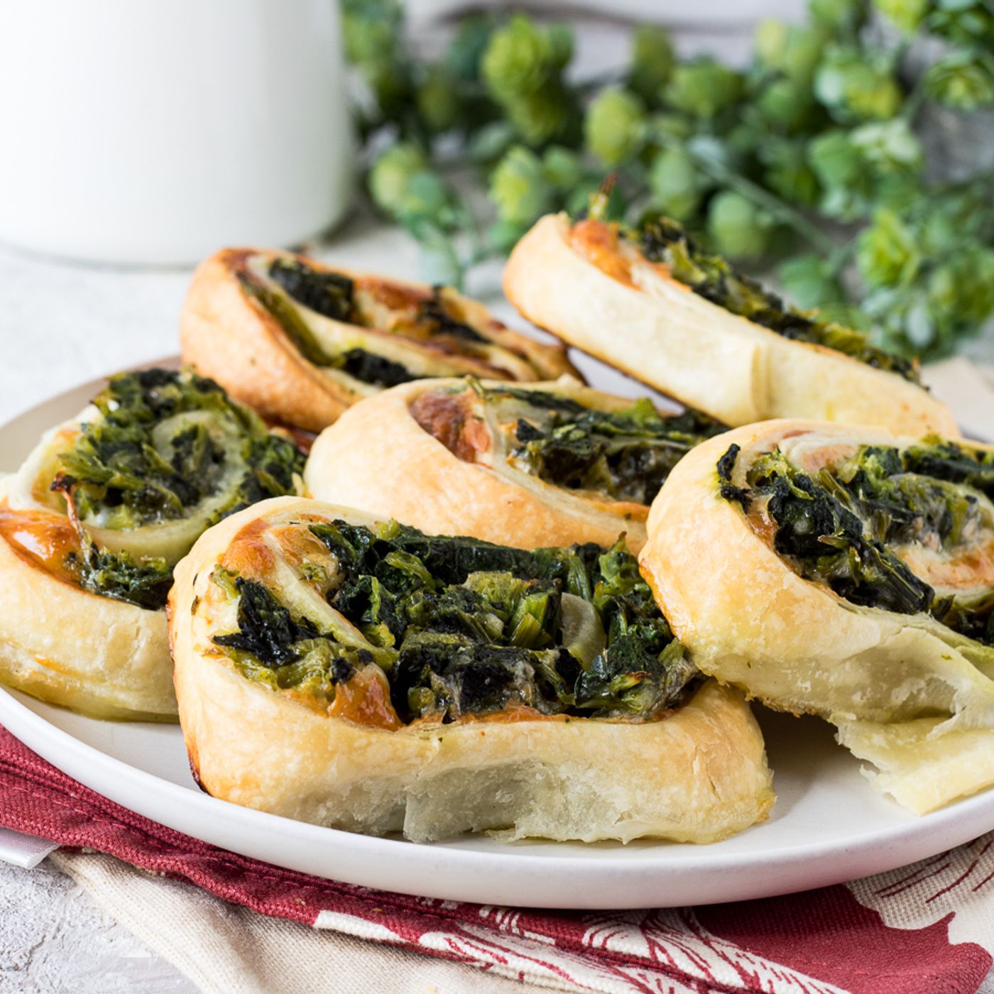 ROTOLINI DI PASTA SFOGLIA CON FRIARIELLI