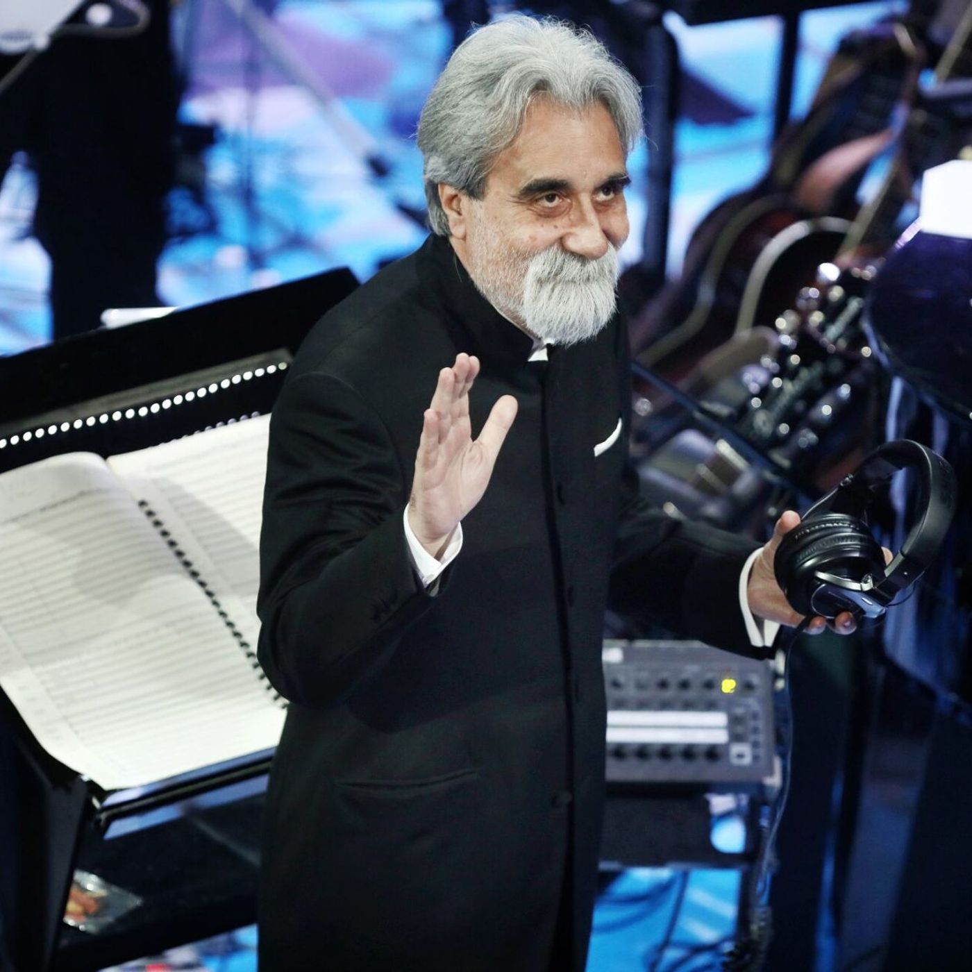 E’ morto Beppe Vessicchio, storico direttore d’orchestra del Festival di Sanremo E’ morto Beppe Vessicchio, storico direttore d’orchestra del Festival di Sanremo
