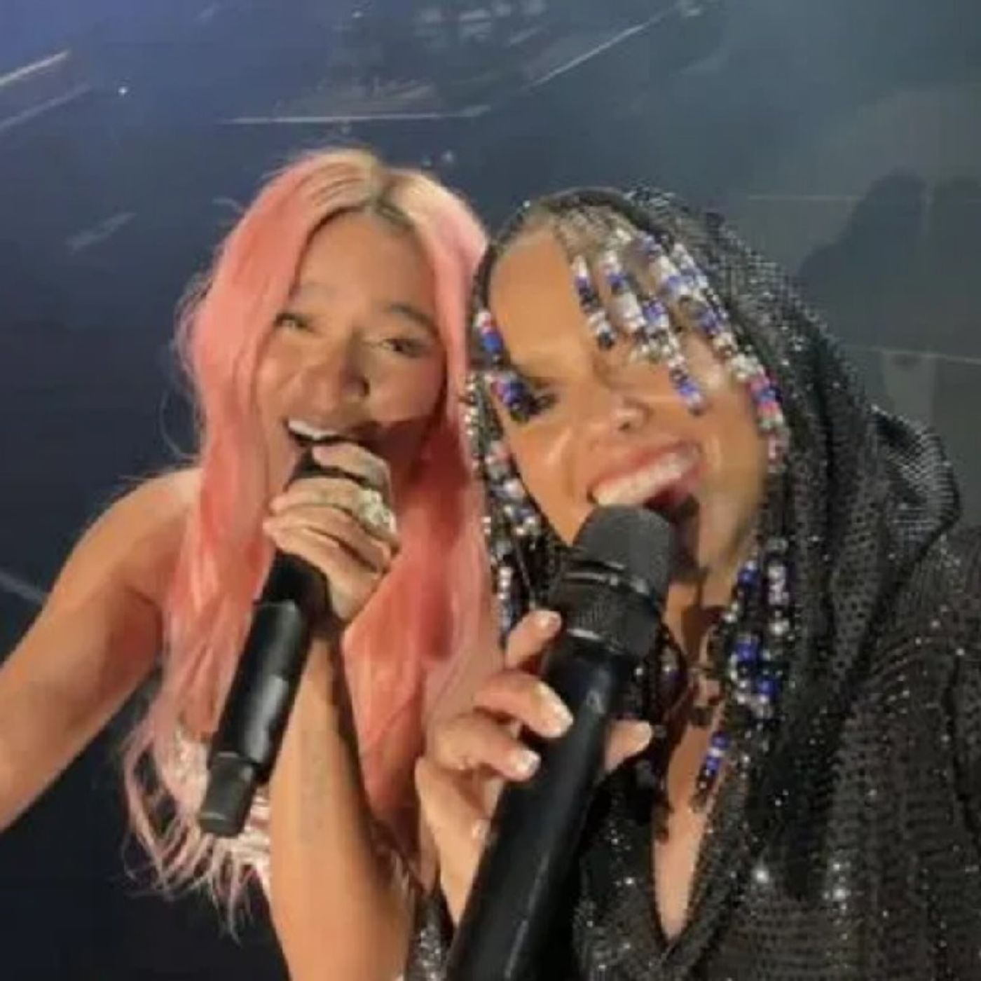 Karol G y Alicia Keys en concierto juntas - sigue la  violencia intrafamiliar episode artwork
