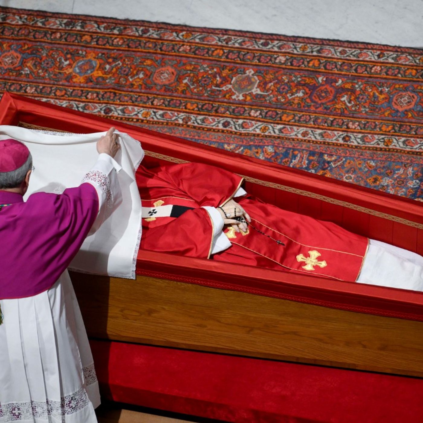 El Programa de Cuesta: del legado comunista del Papa al golpe de Sánchez a la Justicia episode artwork