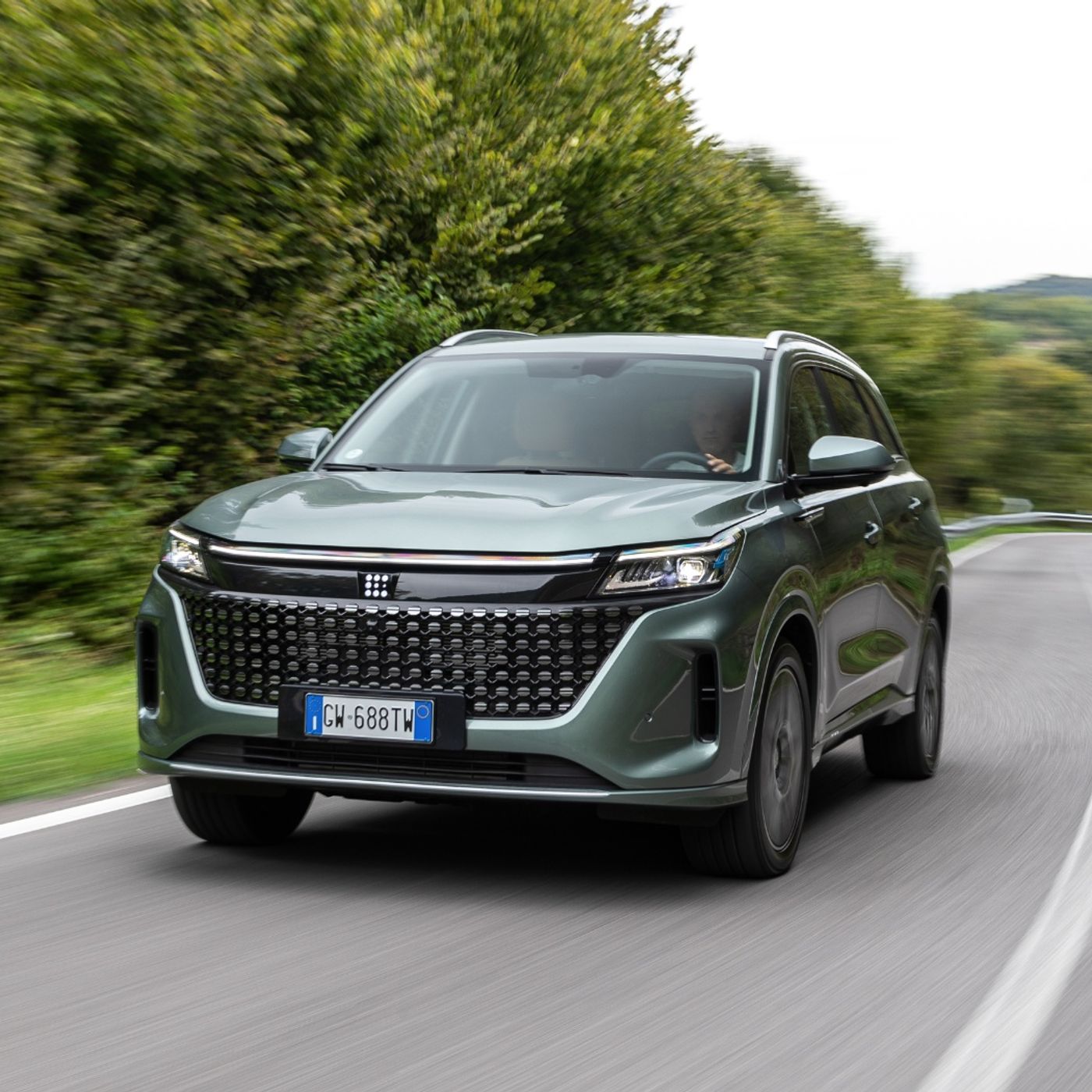 DFSK GLORY 600 - E5 PHEV: Maxi SUV, Mini prezzo con motori Bi-fuel benzina/GPL o plug-in hybrid episode artwork