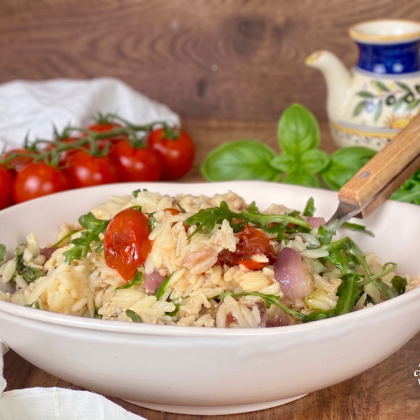 Insalata di risoni con pomodorini confit: la ricetta facile, estiva e saporita episode artwork