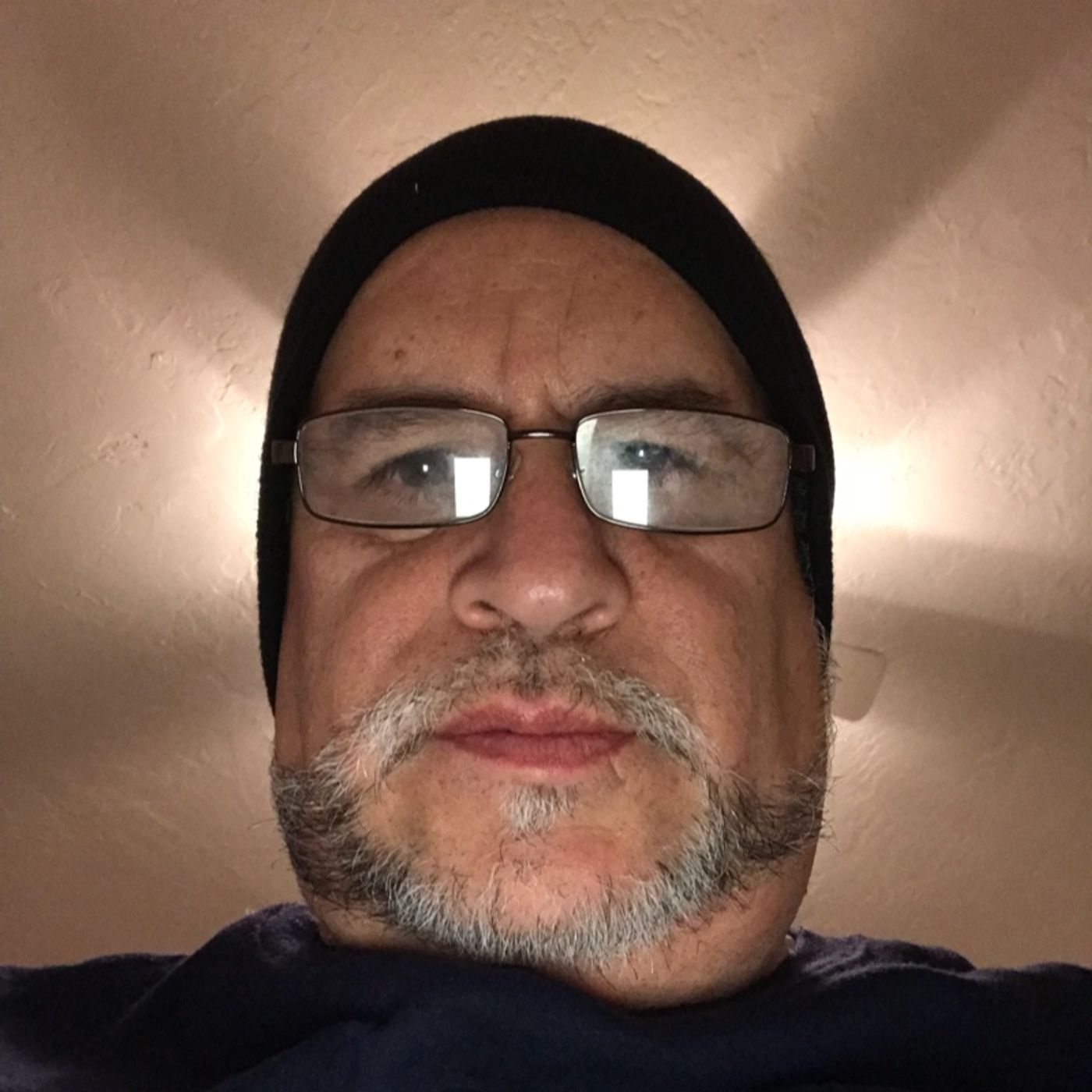 Luis E Reyes B\'s shows   UniRadioTv.Live