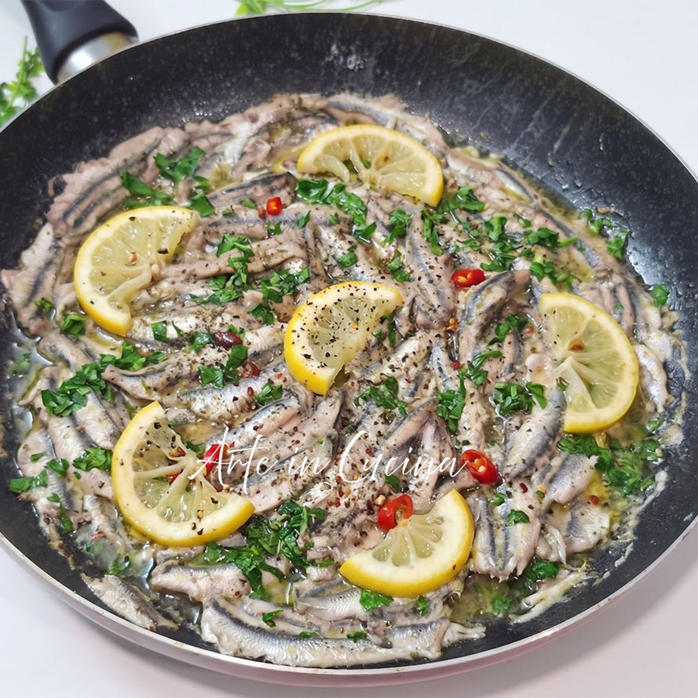 Alici in padella al limone: secondo di pesce leggero e veloce episode artwork