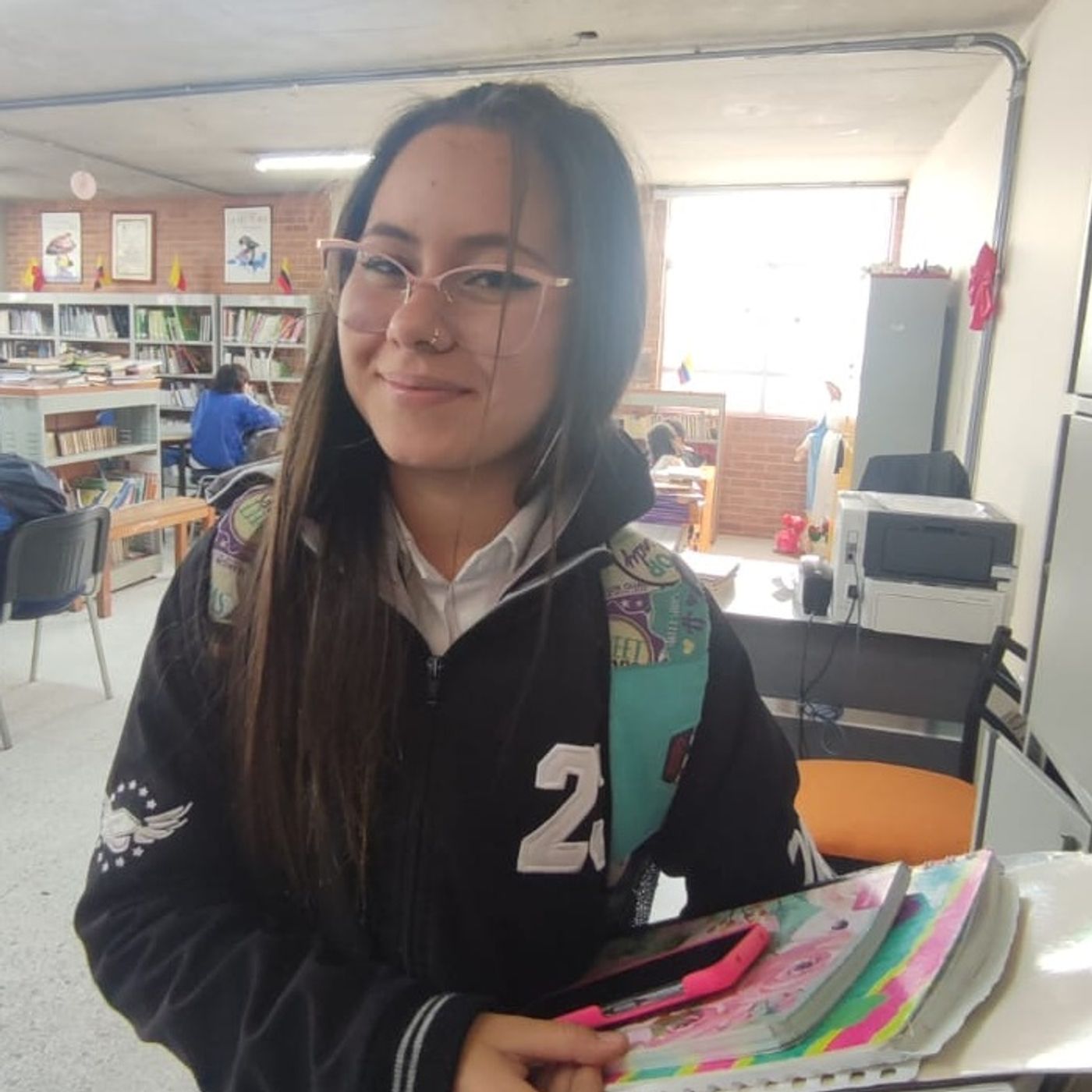 Catalina Urquijo, opina sobre las mejoras del colegio Manuela Beltrán. episode artwork