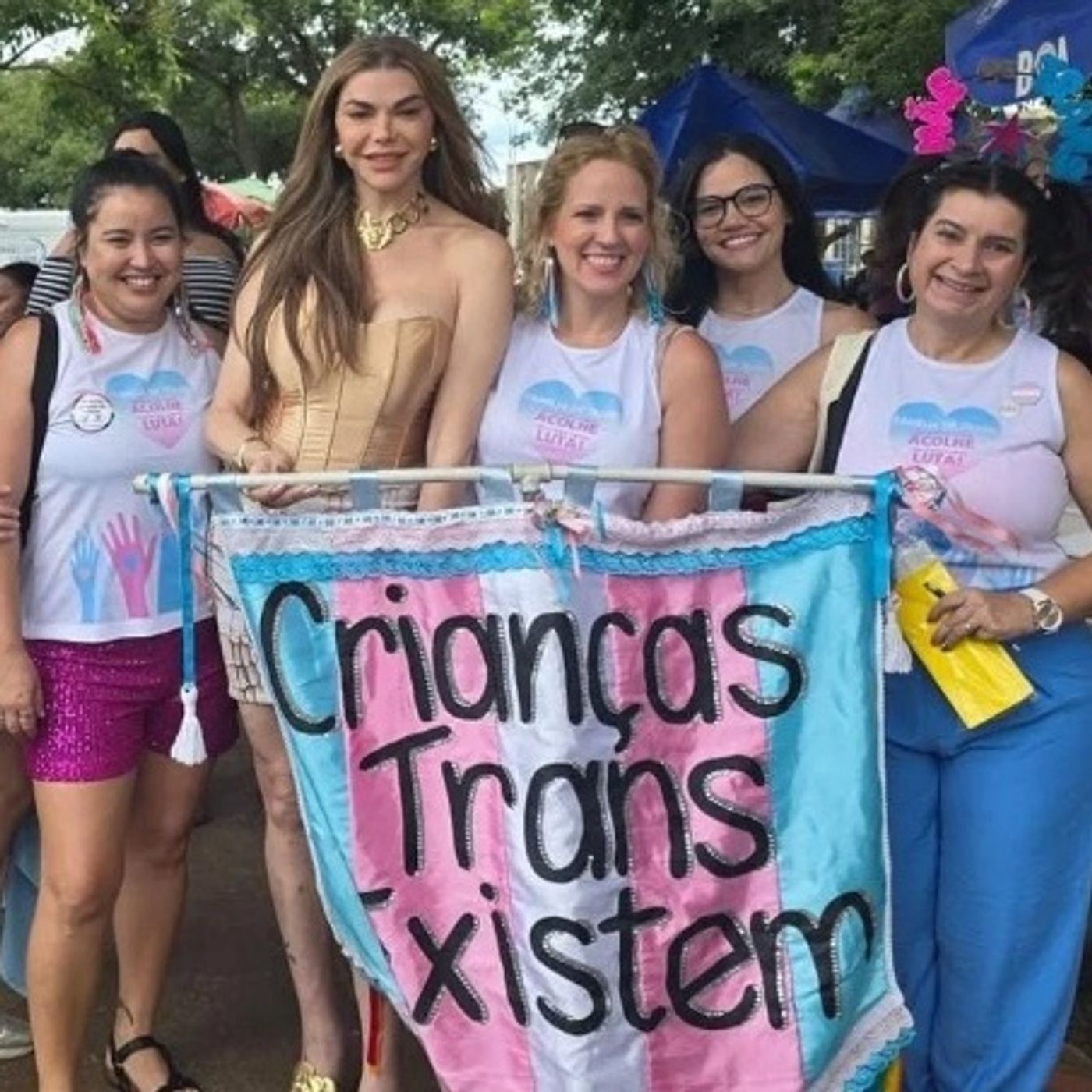 "Crianças trans existem", defendem manifestantes durante a 'Marsha' Nacional pela Visibilidade Trans