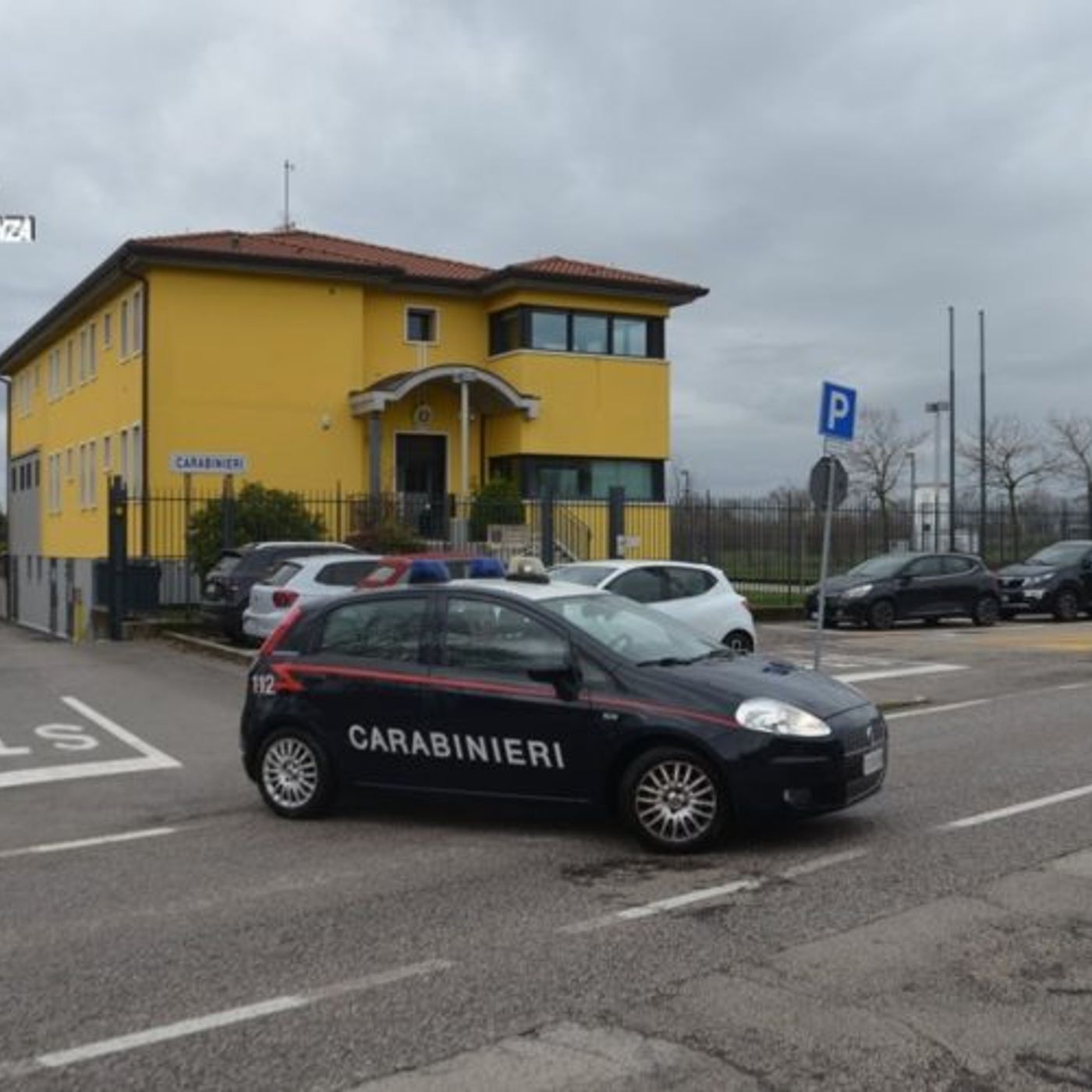 Insegue e tenta di speronare un automobilista: denunciato per violenza privata episode artwork