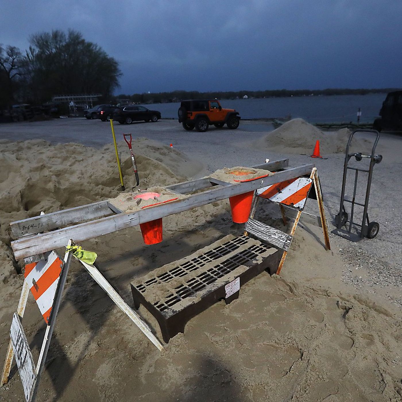 McHenry County pounded by rain; officials expected to close Chain O’ Lakes as floodwaters rise episode artwork