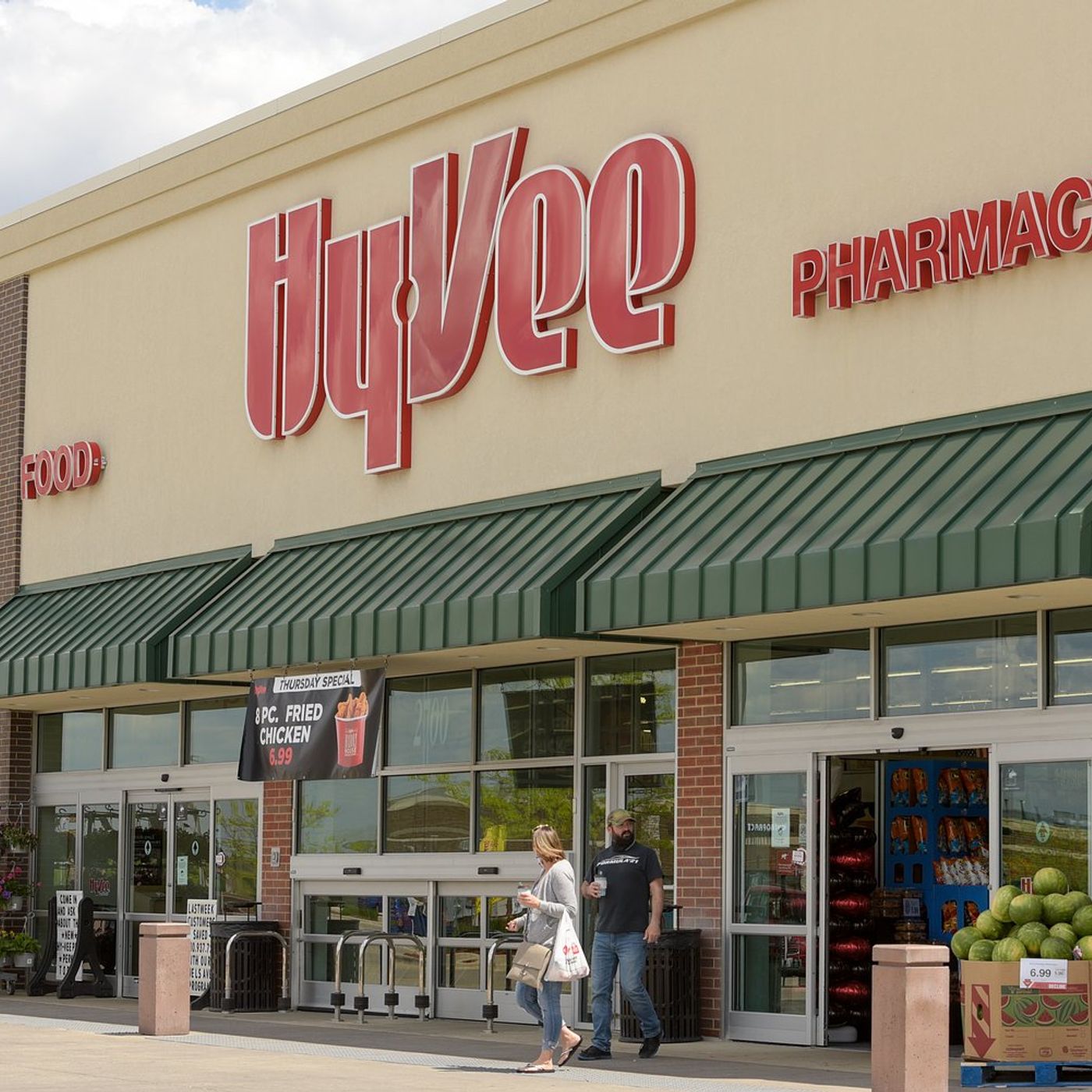 Hy-Vee to offer free meals to children through Nov. 7 due to SNAP challenges episode artwork