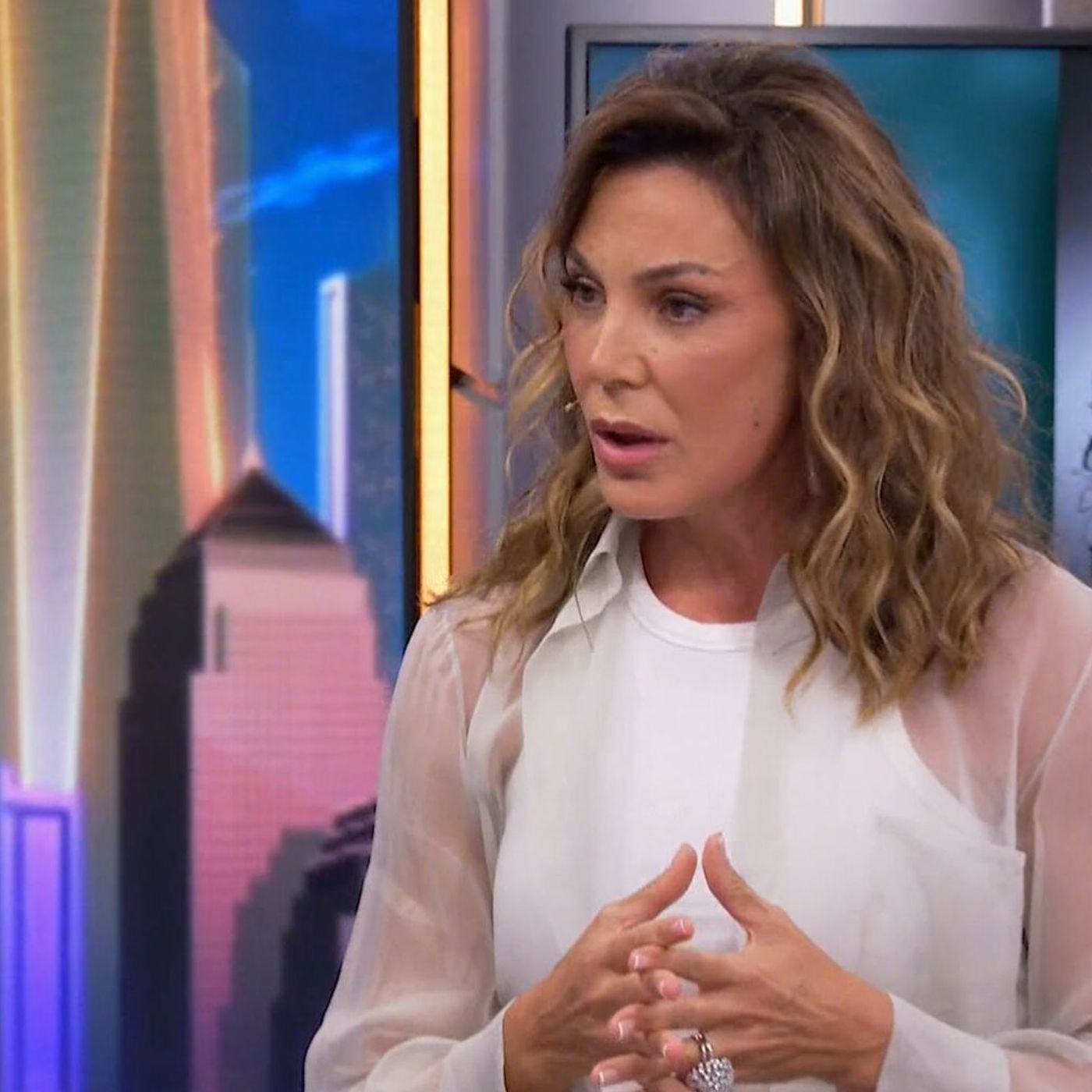 Crónica Rosa: Las memorias de Mar Flores remueven el oscuro pasado de todos sus protagonistas