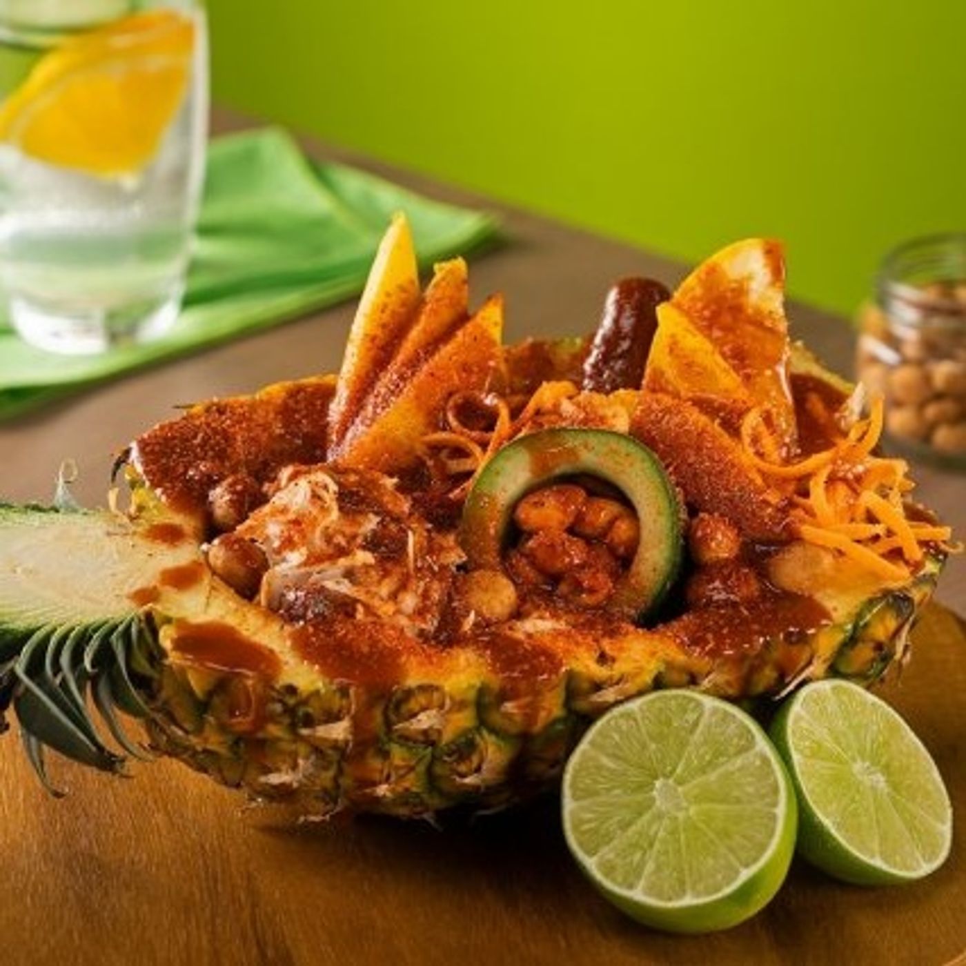 Piña Rellena de Fruta Enchilada