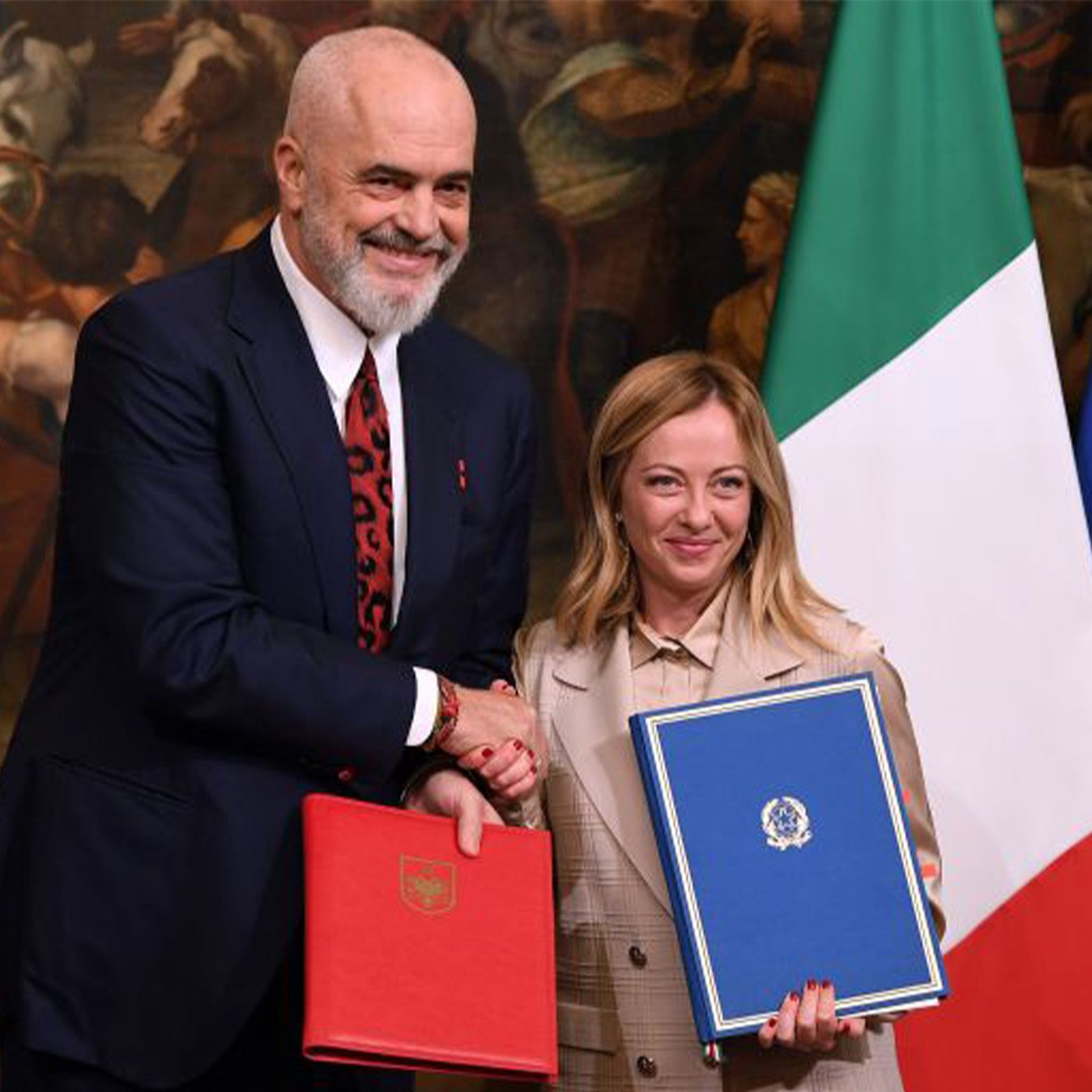 L'accordo tra Italia e Albania sui flussi divide la politica. Serve il passaggio alle Camere, chiede l'opposizione | 08/11/2023 | Il Corsivo episode artwork