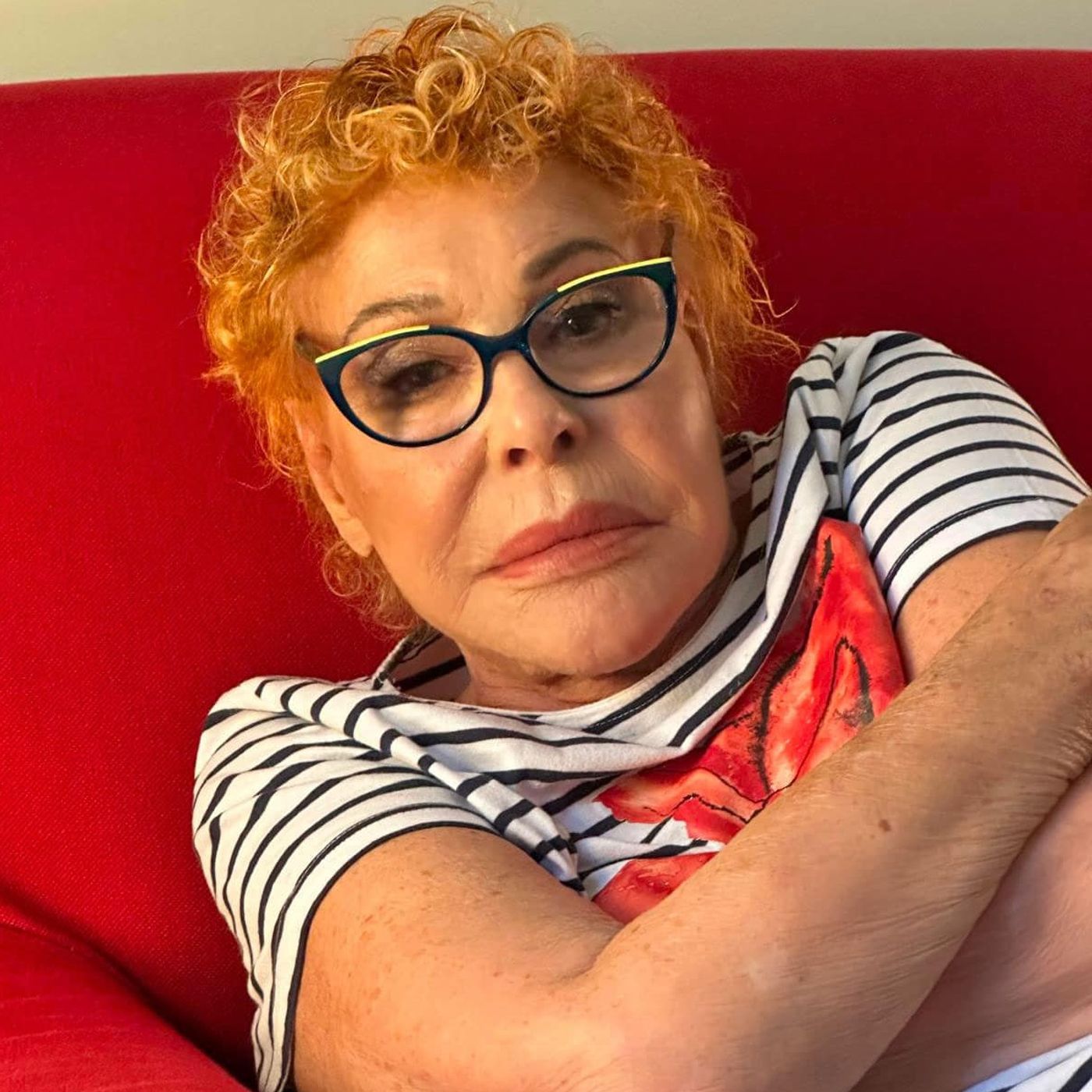 Ornella Vanoni, dopo 70 anni è sempre ironica, carismatica e attiva nel mondo dello spettacolo. Nel 72 cantava la nostalgia in "Natale Ciao"