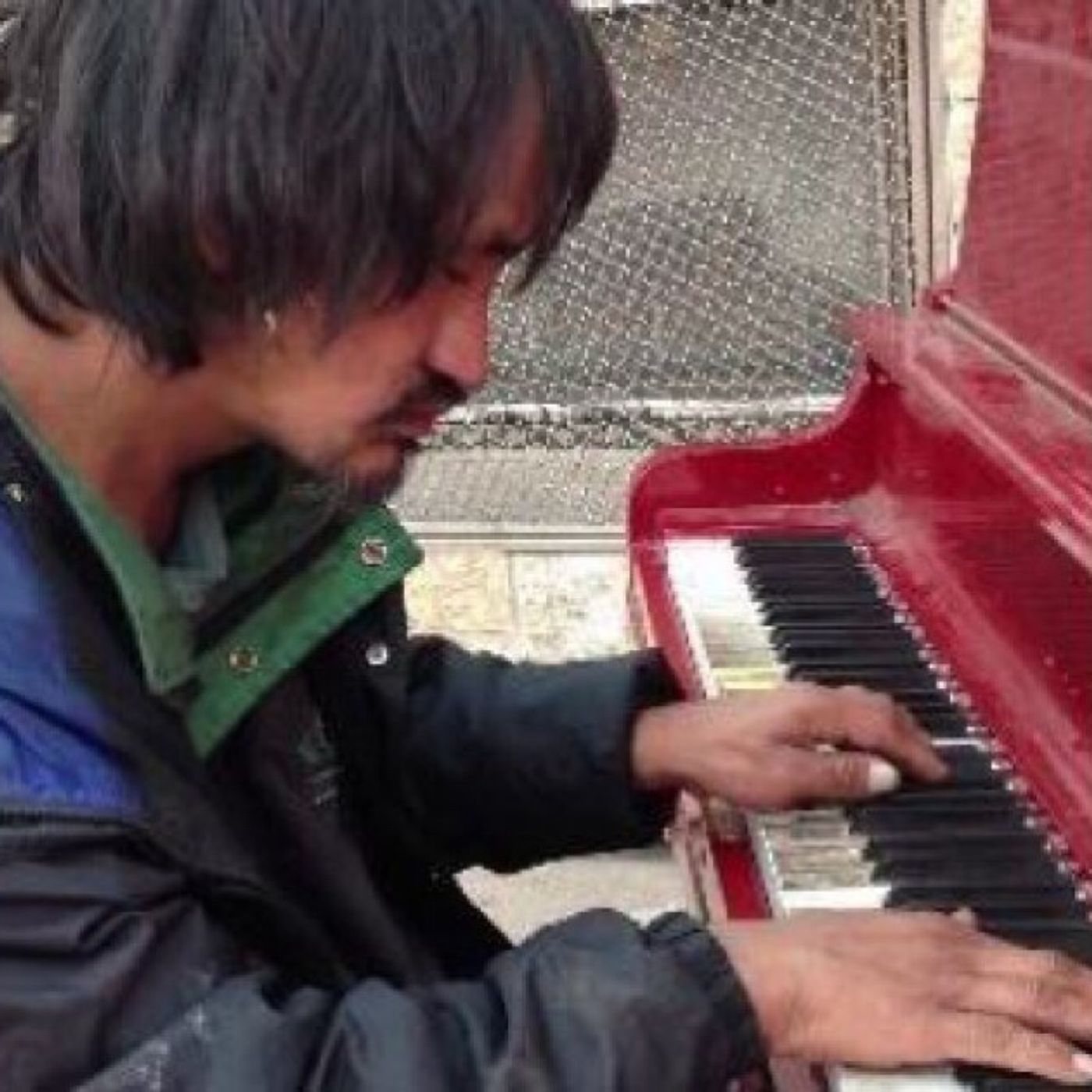 La mélodie du sdf de la gare de Nîmes