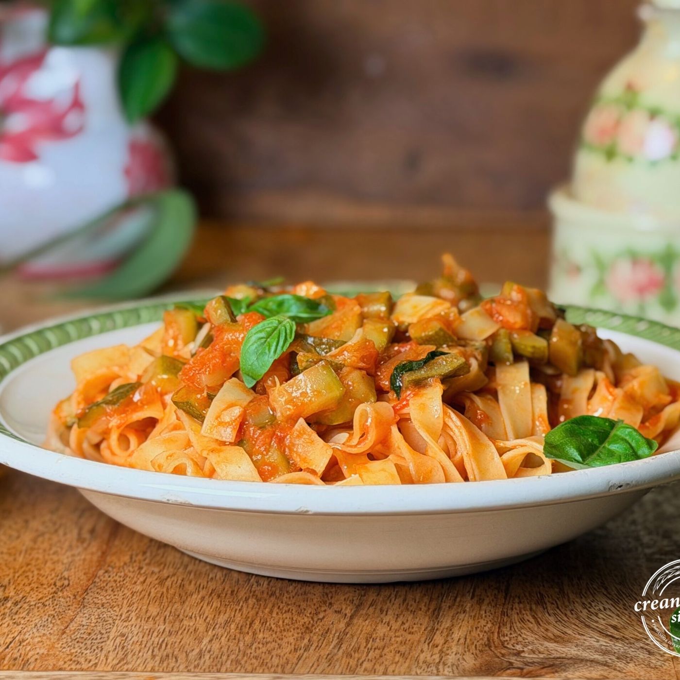 Tagliatelle con ragù di zucchine: la ricetta facile, cremosa e saporita episode artwork