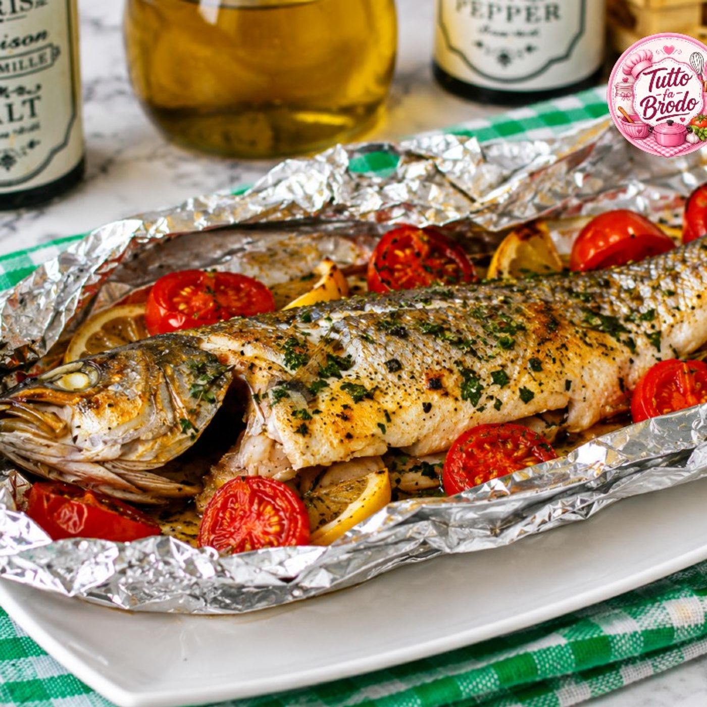 Spigola al Cartoccio con Pomodorini: Ricetta Secondo di Pesce Facile episode artwork