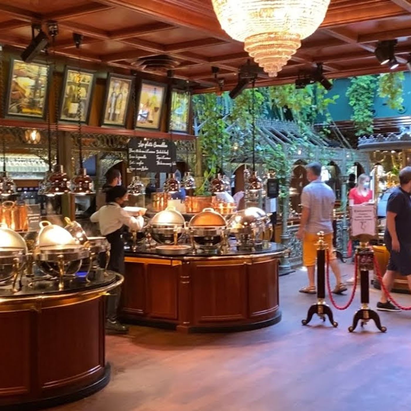 Les Grands Buffets di Narbona il più grande all you can eat del mondo dove l’abbondanza incontra la grande cucina francese episode artwork
