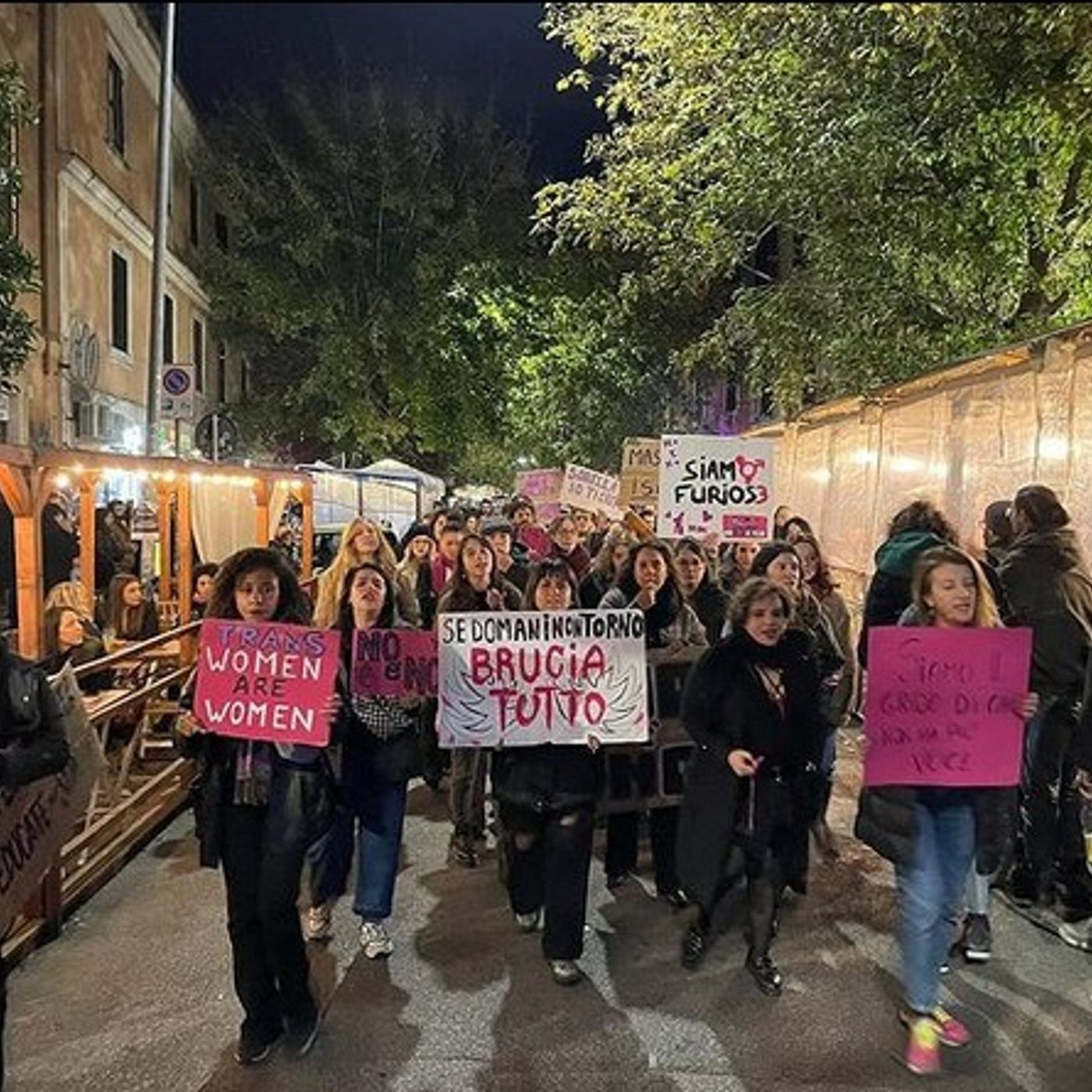 #407 Per le strade contro i femminicidi e altre storie di Roma episode artwork