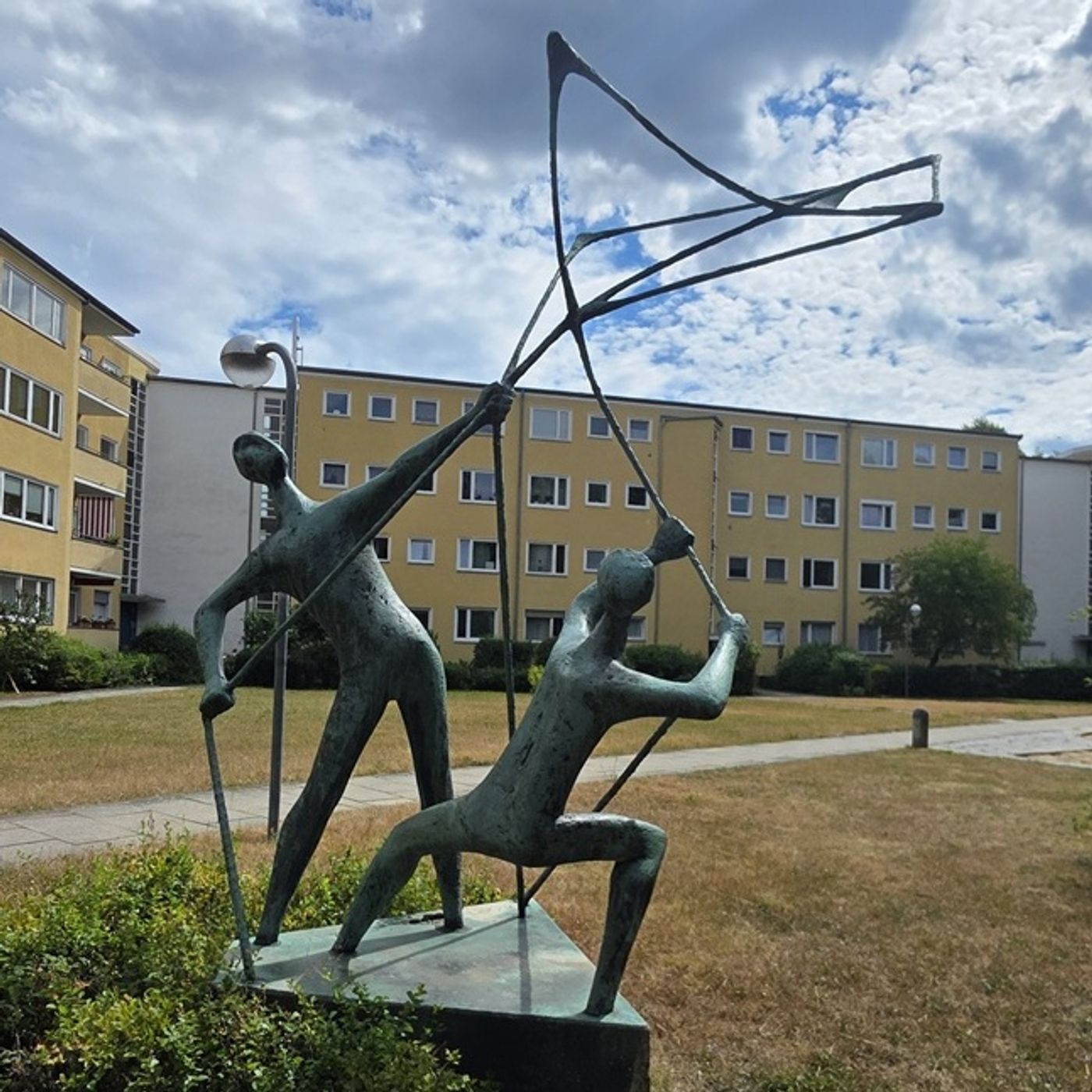 02. Juli 2026 | Steglitz-Zehlendorf (Lankwitz) | Dreifaltigkeitskirche, Gemeindepark, sozialer Wohnungsbau und ein Klamottenviertel episode artwork