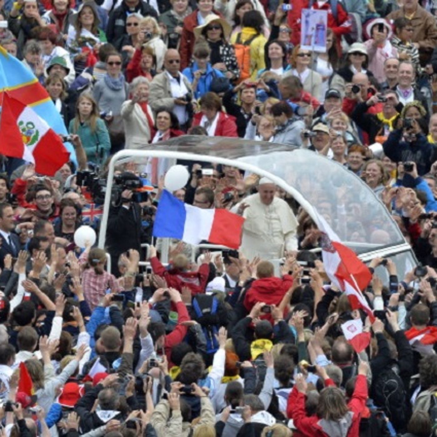 (Smile File) Former "Popemobile" Gets a Second Life to Help Others episode artwork