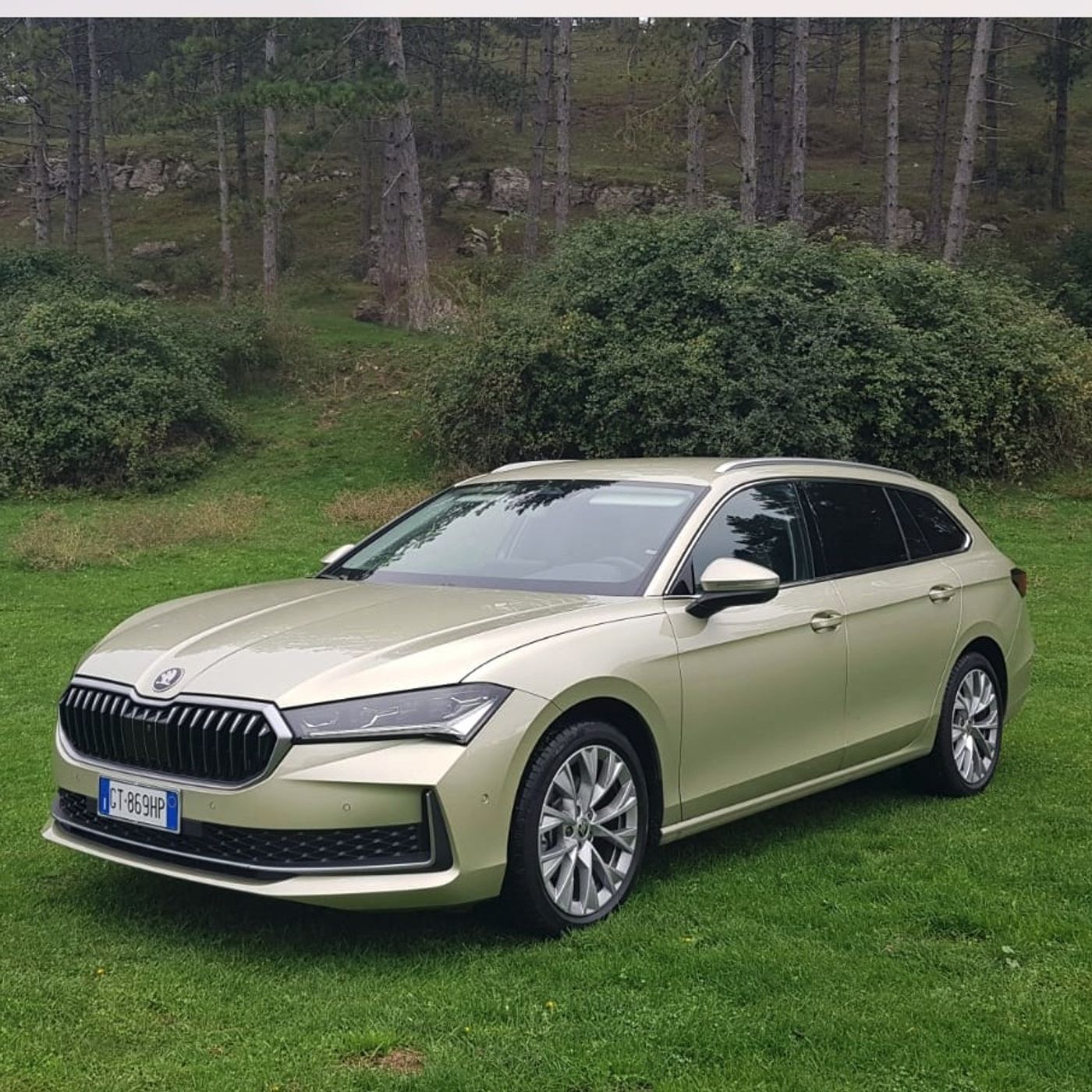 Skoda Superb Wagon TDI: consumi record in un ambiente ultra comfort episode artwork