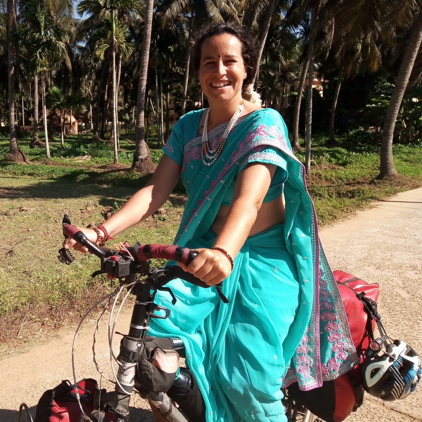 109. Casi 3 años pedaleando hasta Bangladesh, con Yesenia Herrera episode artwork