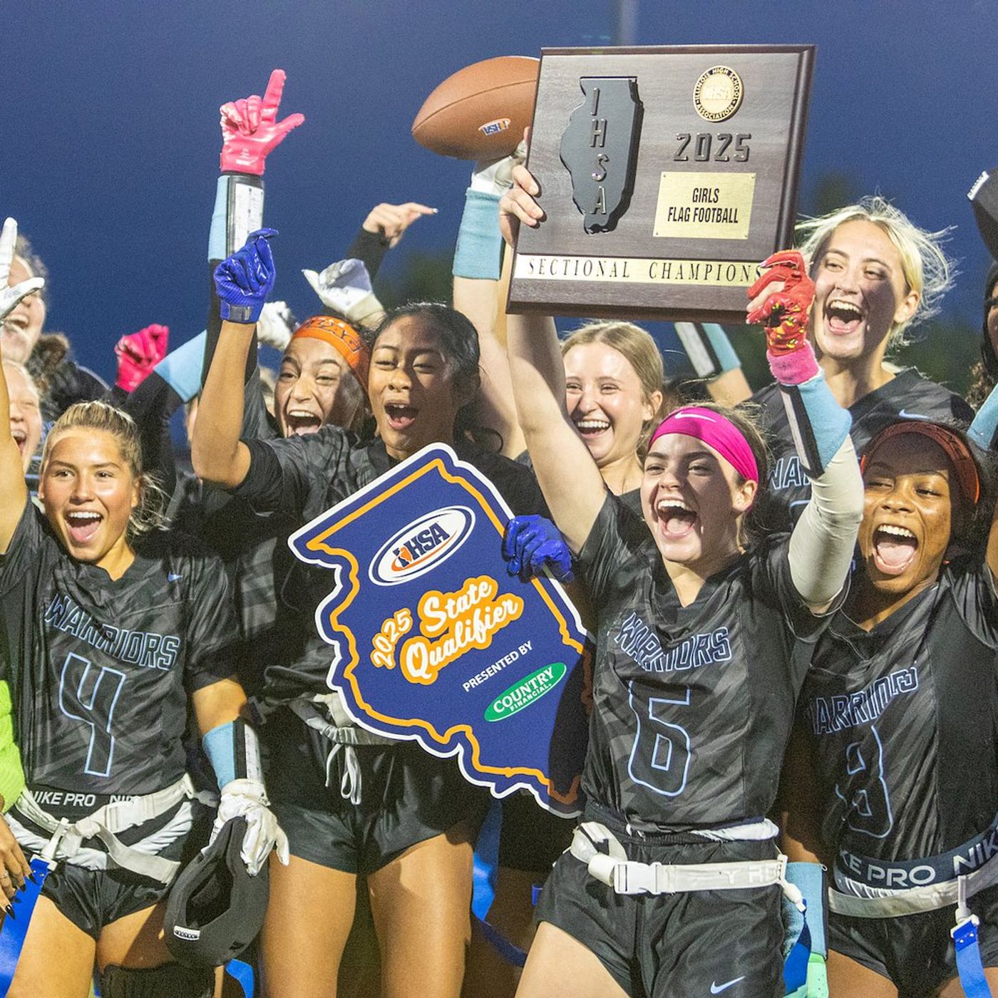 Unbeaten Willowbrook, with Marli Smrz throwing 6 TDs, romps past West Aurora to sectional title episode artwork