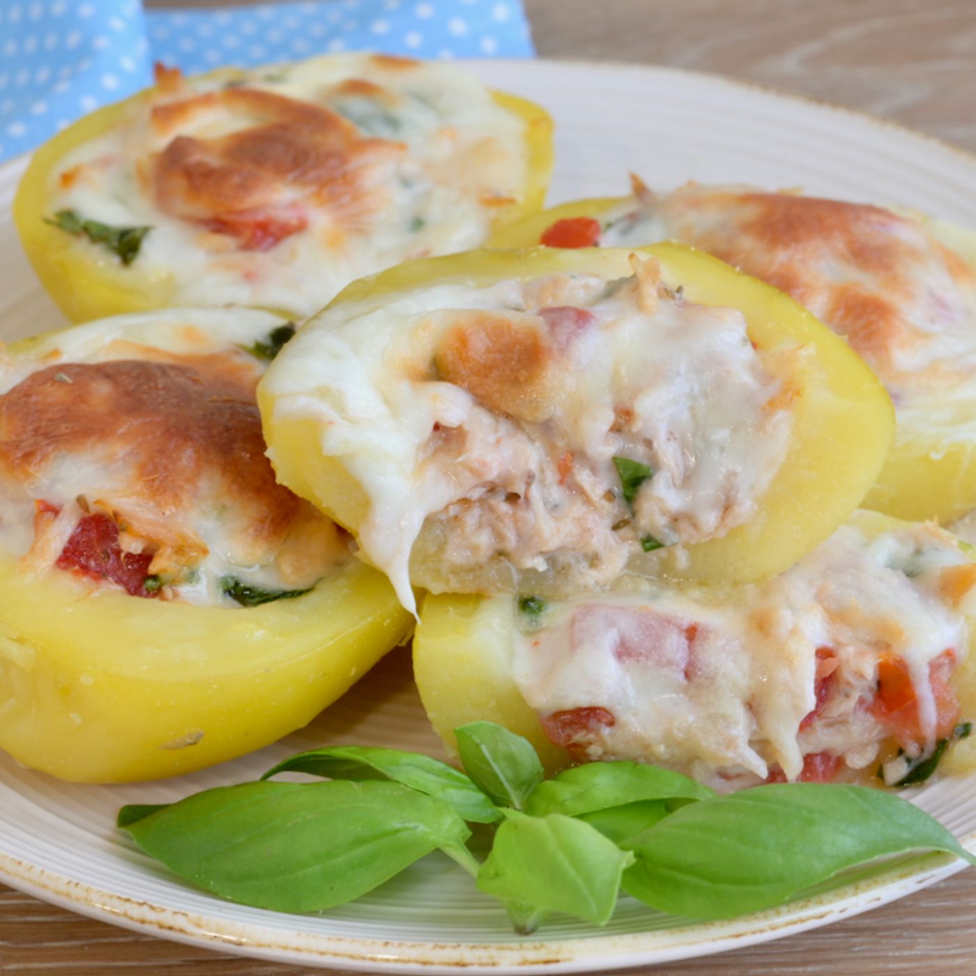 Patate Ripiene con Tonno e Mozzarella (Gratinate al Forno) episode artwork