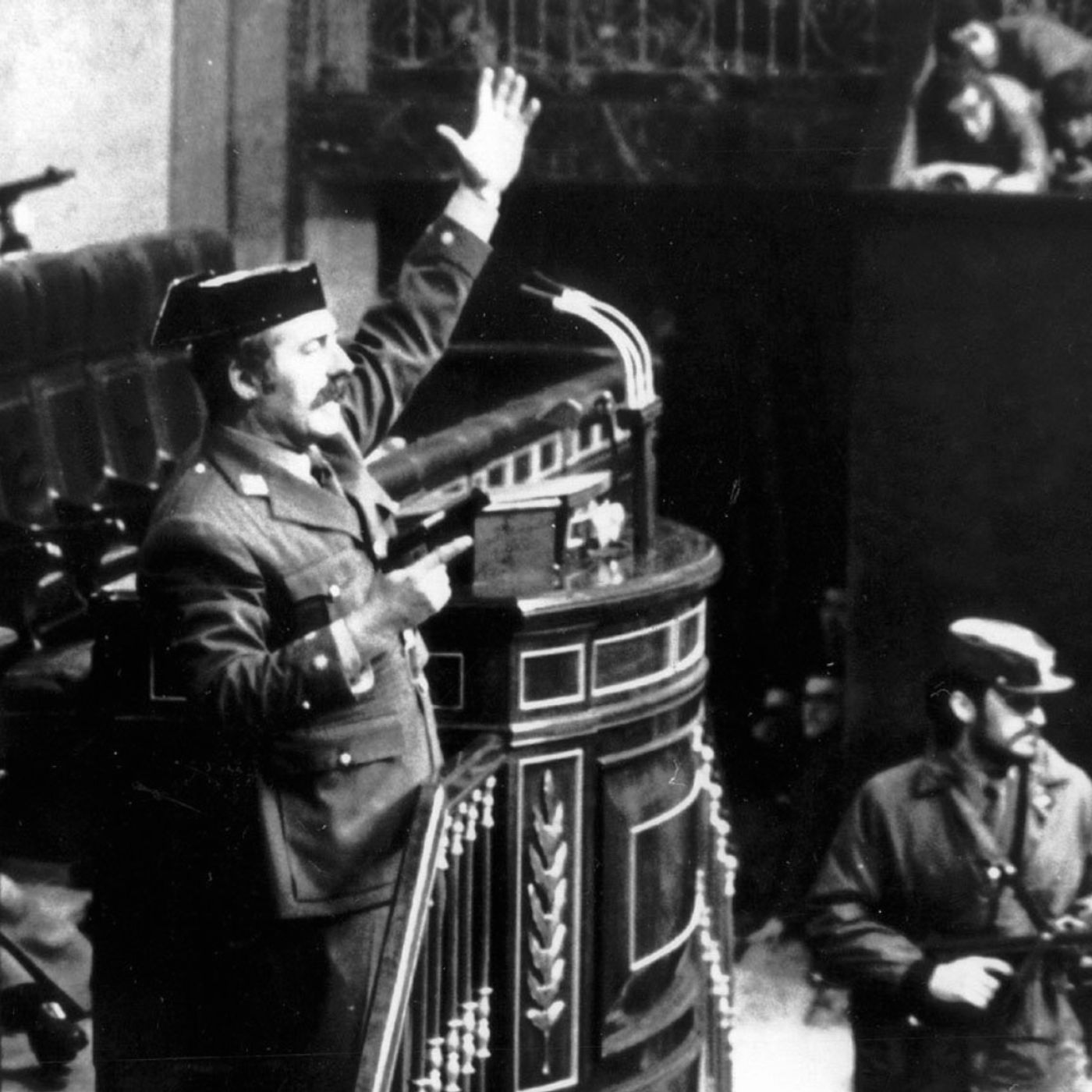 Tertulia de Herrero: El Gobierno publica los documentos desclasificados del 23-F