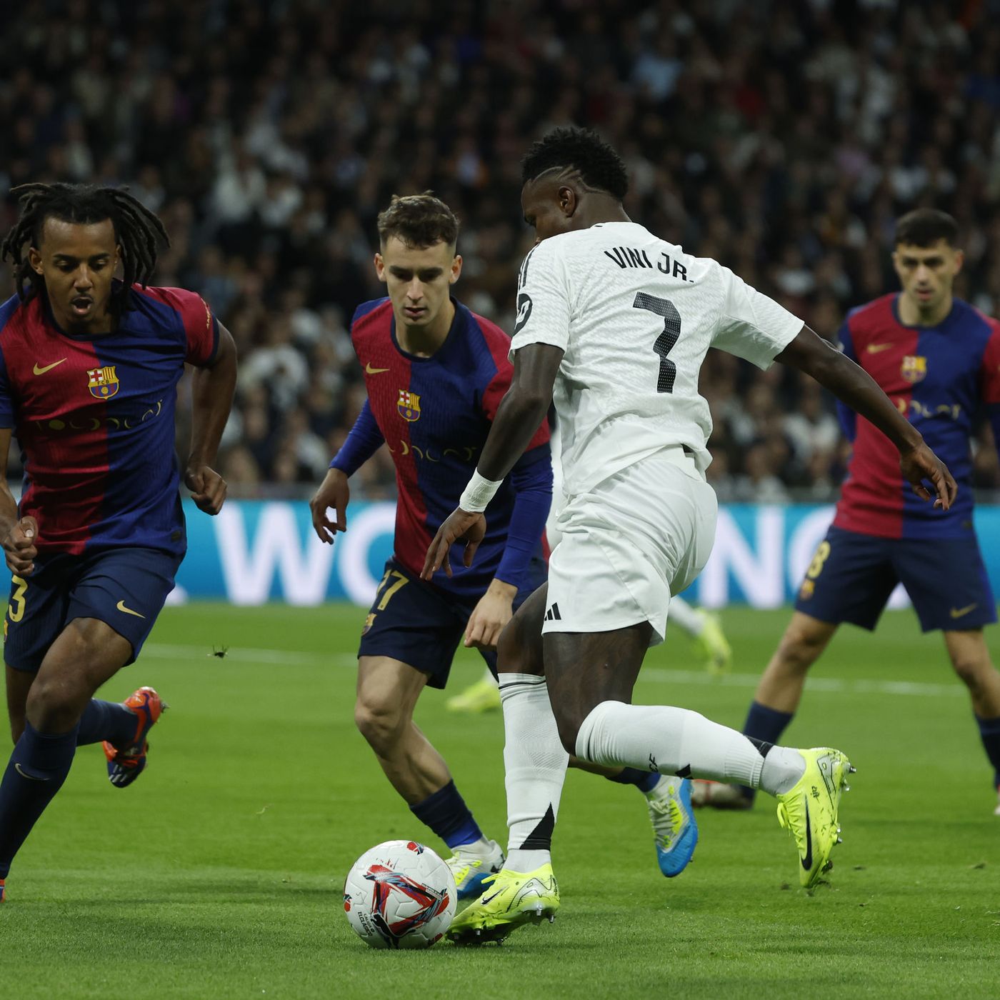 Fútbol es Radio: Vinicius no gana el Balón de Oro y goleada del Barça al Madrid episode artwork