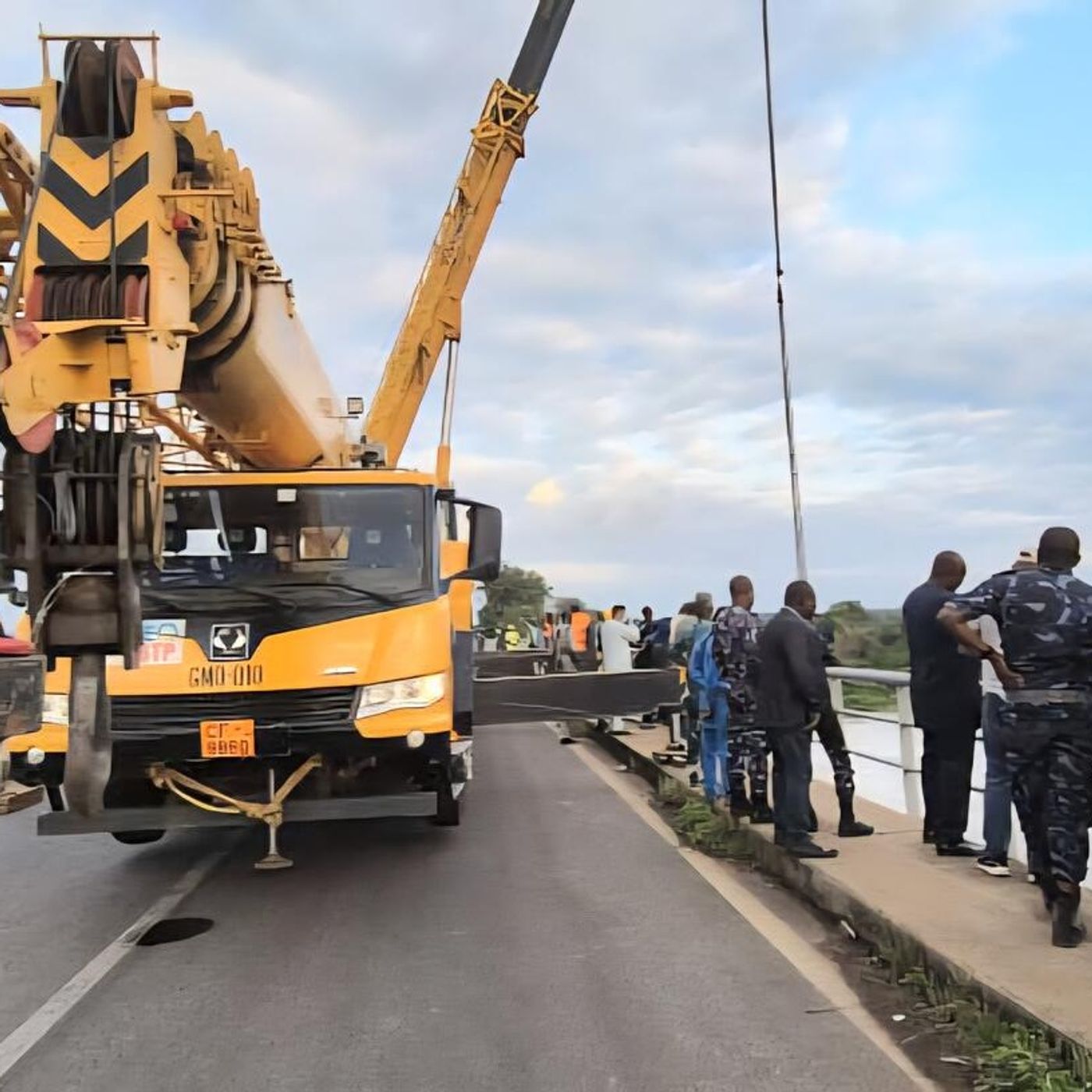 Le journal du 18 août 2025 - Au Bénin un bus STM chute du pont de Thio, 1 décès confirmé, 44 disparus episode artwork