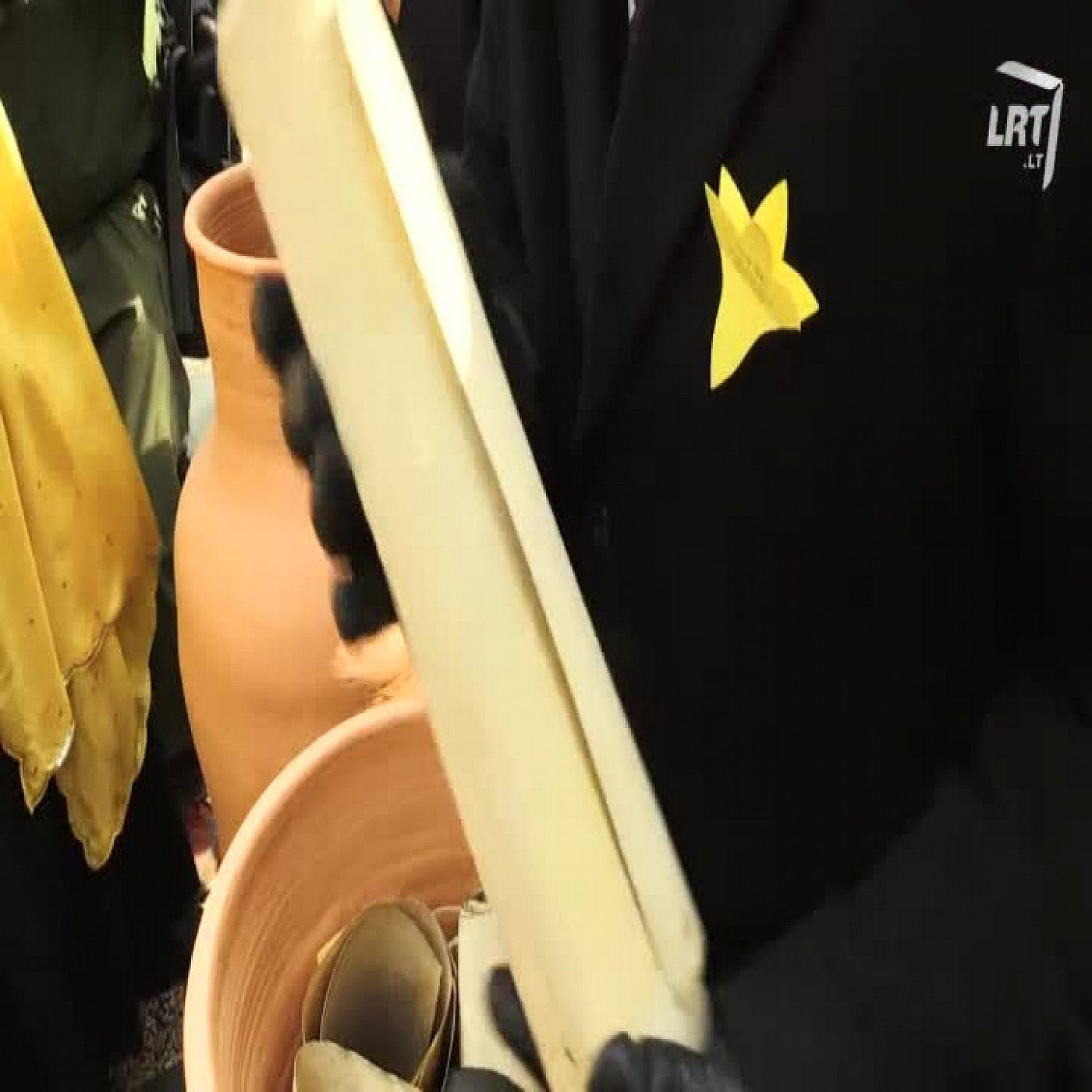 Anapus čia ir dabar