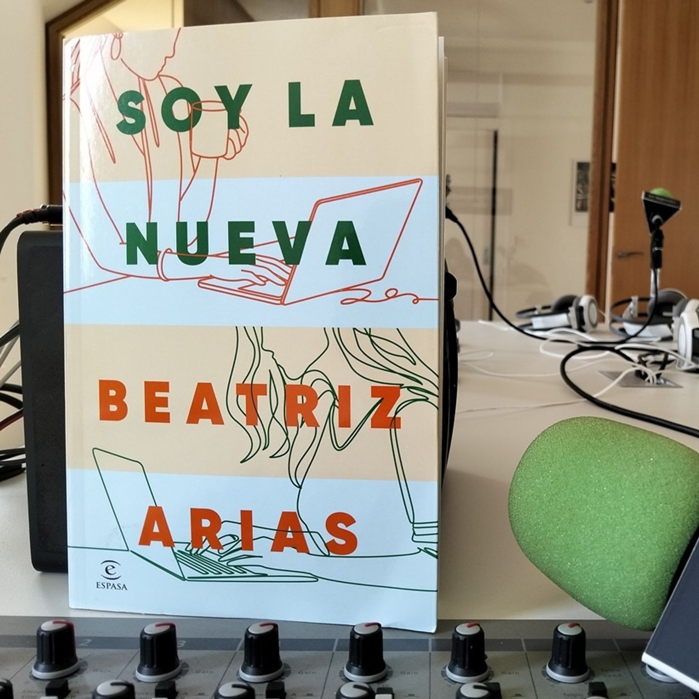 Beatriz Arias con 'Soy la nueva' episode artwork