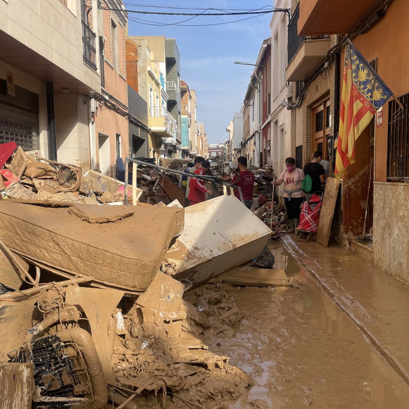 Reportajes en Es la Mañana: Las condiciones de habitabilidad y salubridad en Valencia 3 meses después de la DANA