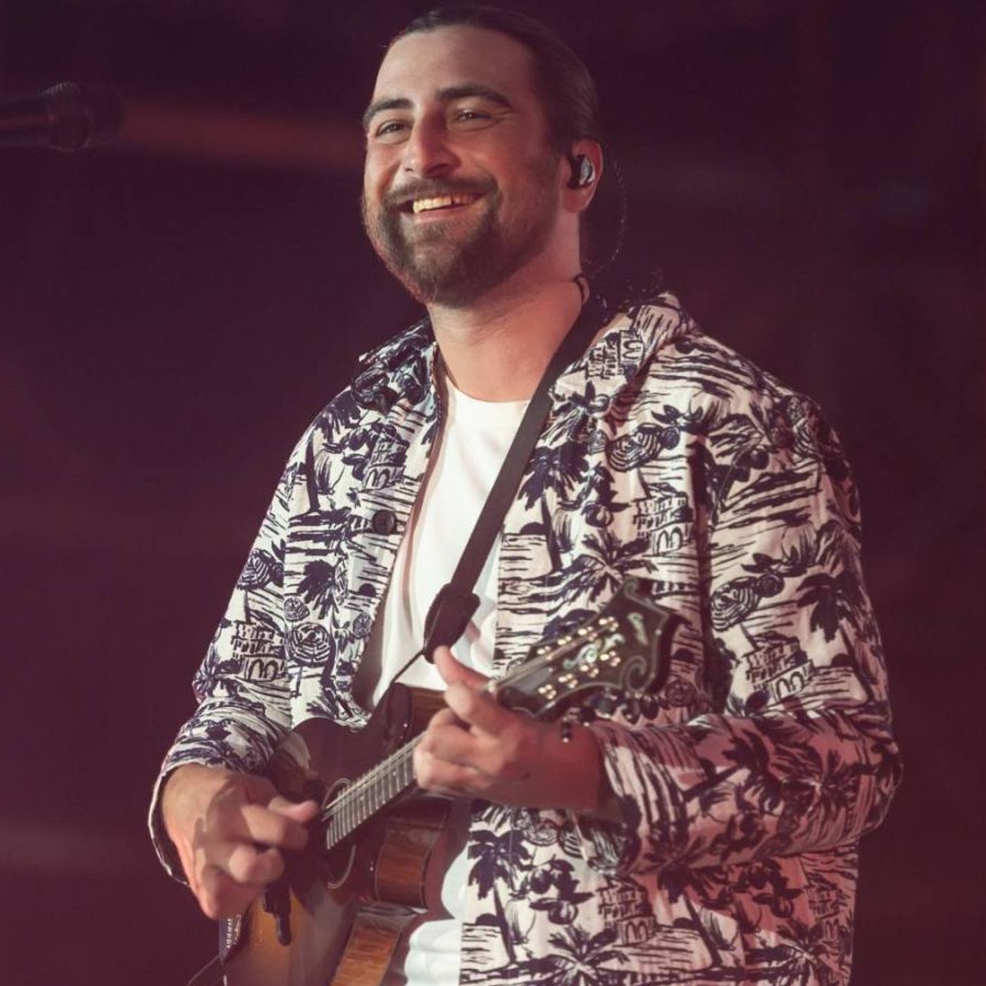 Noah Kahan Gets a ‘Call’ From Congress Ordering Fans to Wear Diapers at Concerts