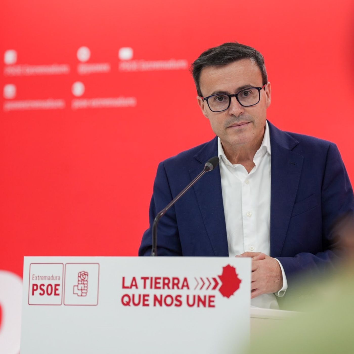 Las Noticias de La Mañana: La imputación del PSOE extremeño envenena la campaña electoral.
